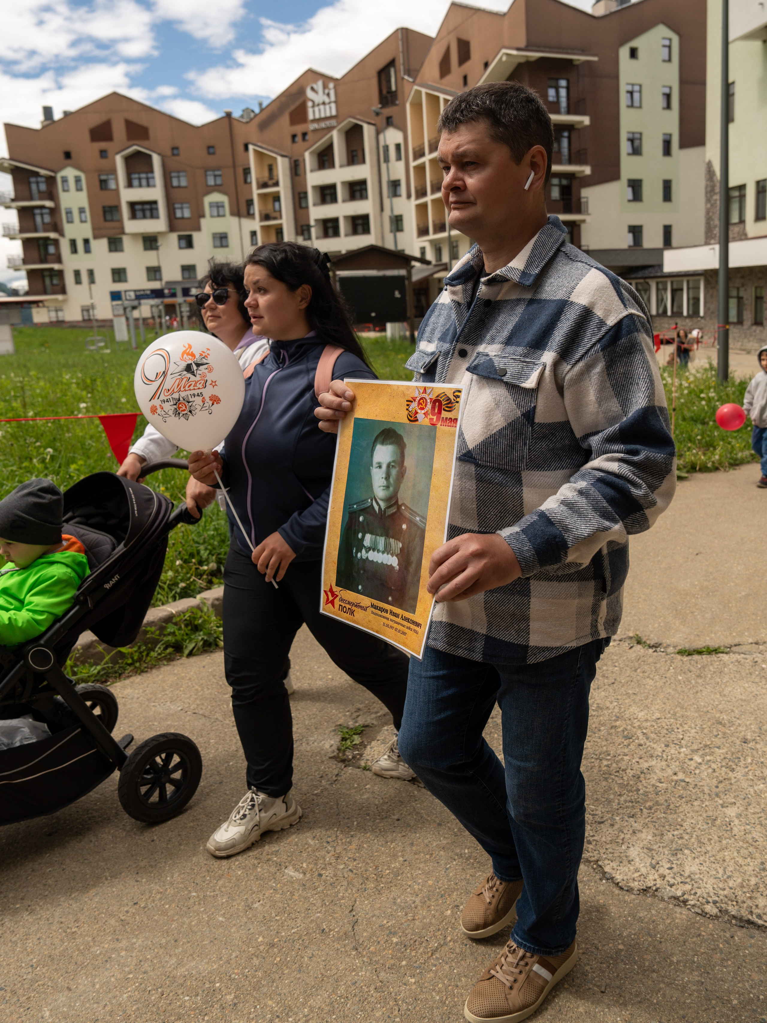 Шествие бессмертного полка 9 мая 2024 Rosa Springs. Репортажный фотограф в Красной Поляне и Сочи Павлюченко Екатерина