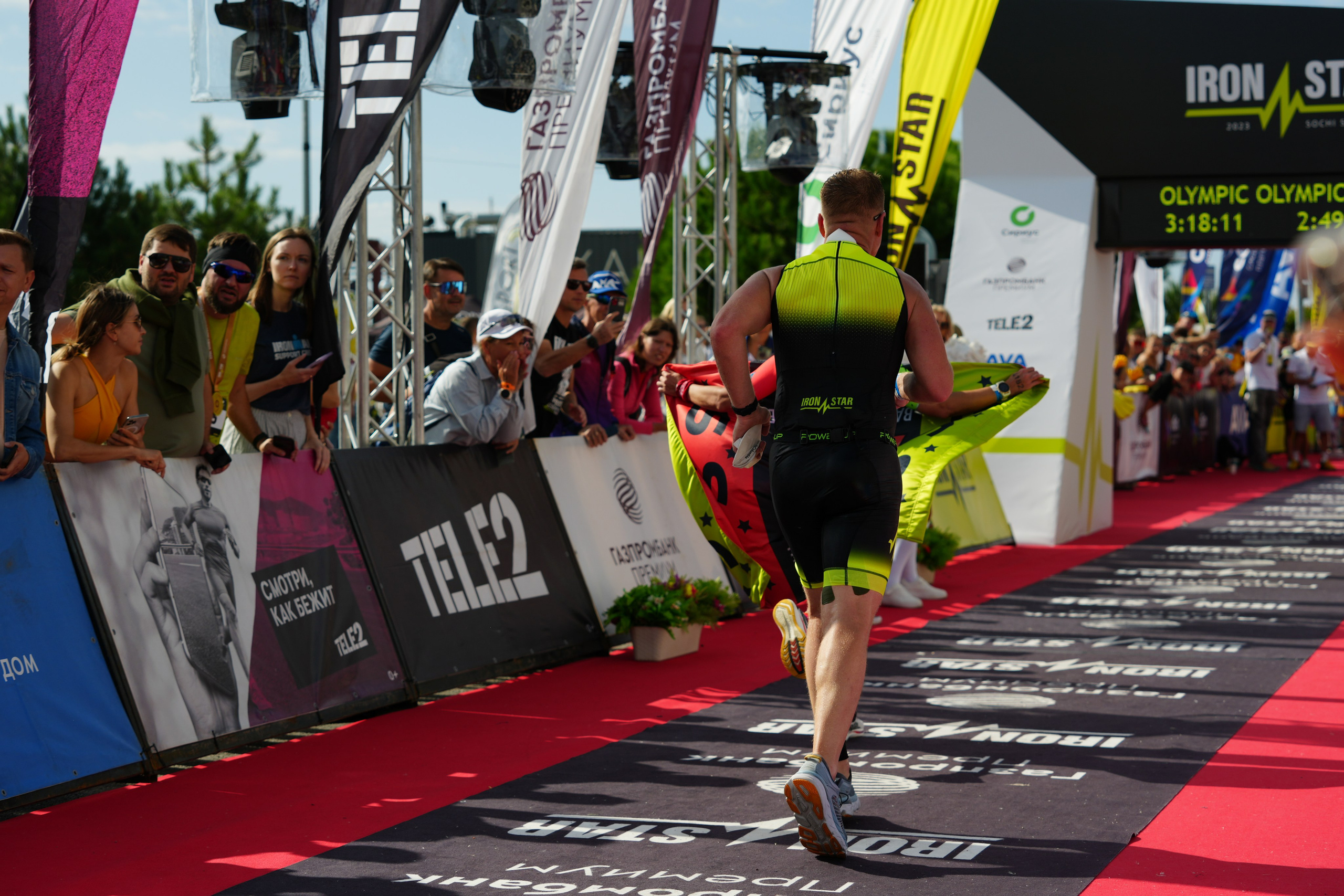 Фотоотчет партнерской интеграции для компании TELE2 на фестивале Ironstar. Репортажный фотограф в Красной Поляне и Сочи Павлюченко Екатерина