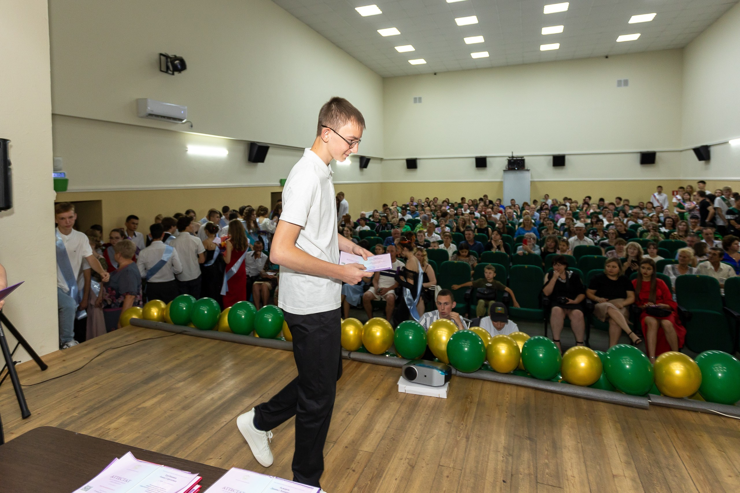 Вручение аттестата и выпускной вечер. Выпускные альбомы Майкоп, Краснодар Елена Золотарева