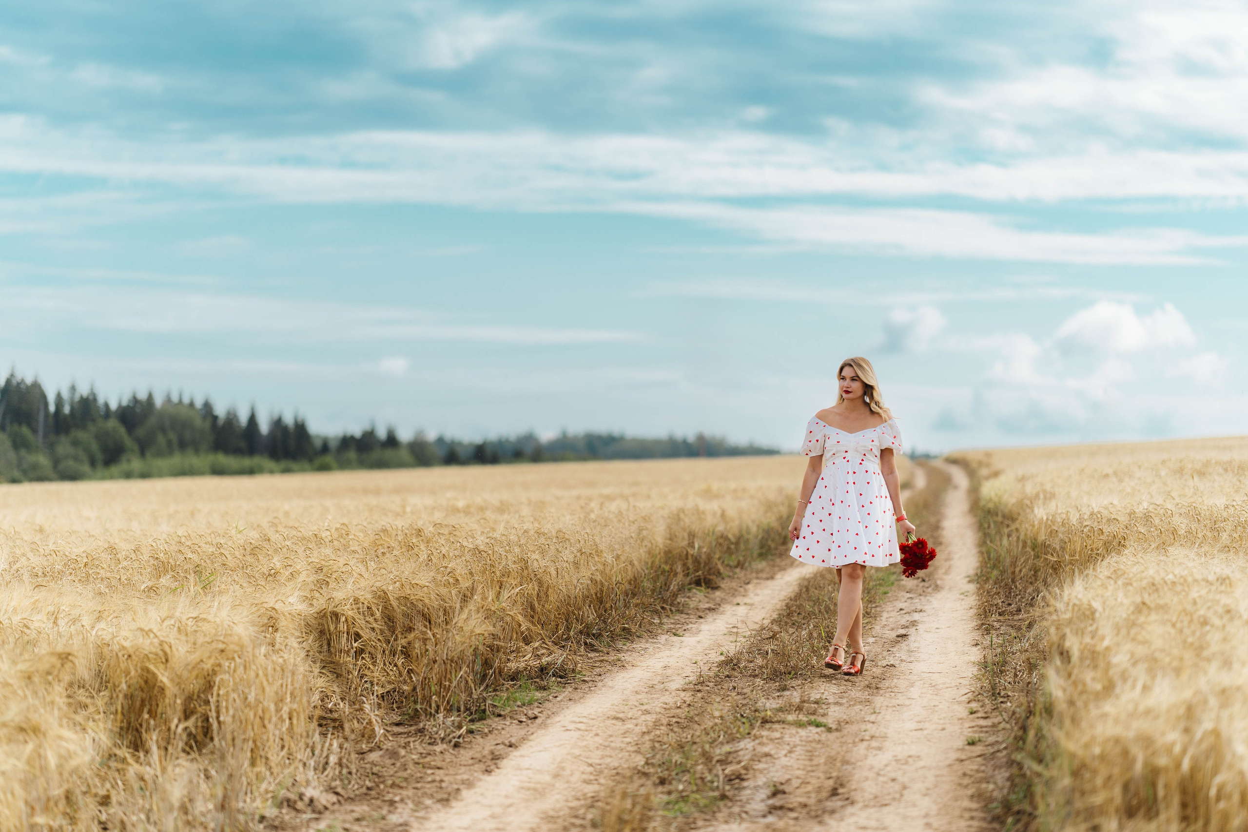 Елена, Сергиев Посад, пшеничное поле. Наталья Дукалова фотограф Щелково Королев Пушкино Москва Балашиха