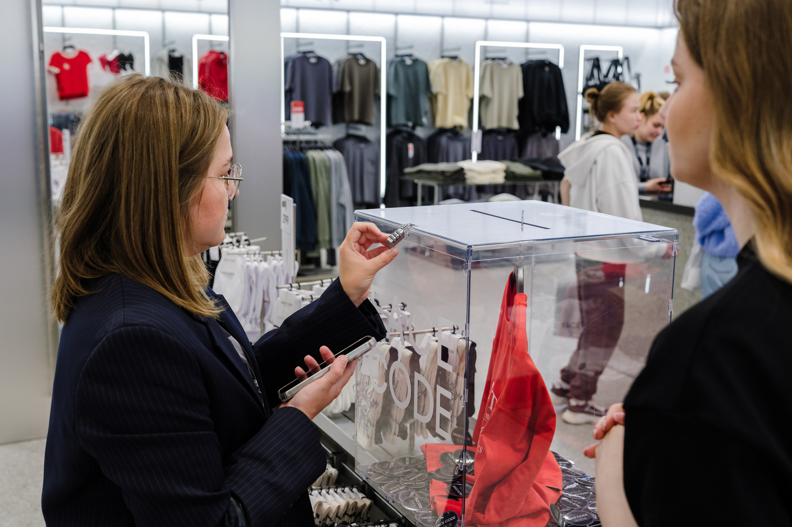 Открытие FACECODE. Репортажный и портретный фотограф в Москве Илья Спиридонов