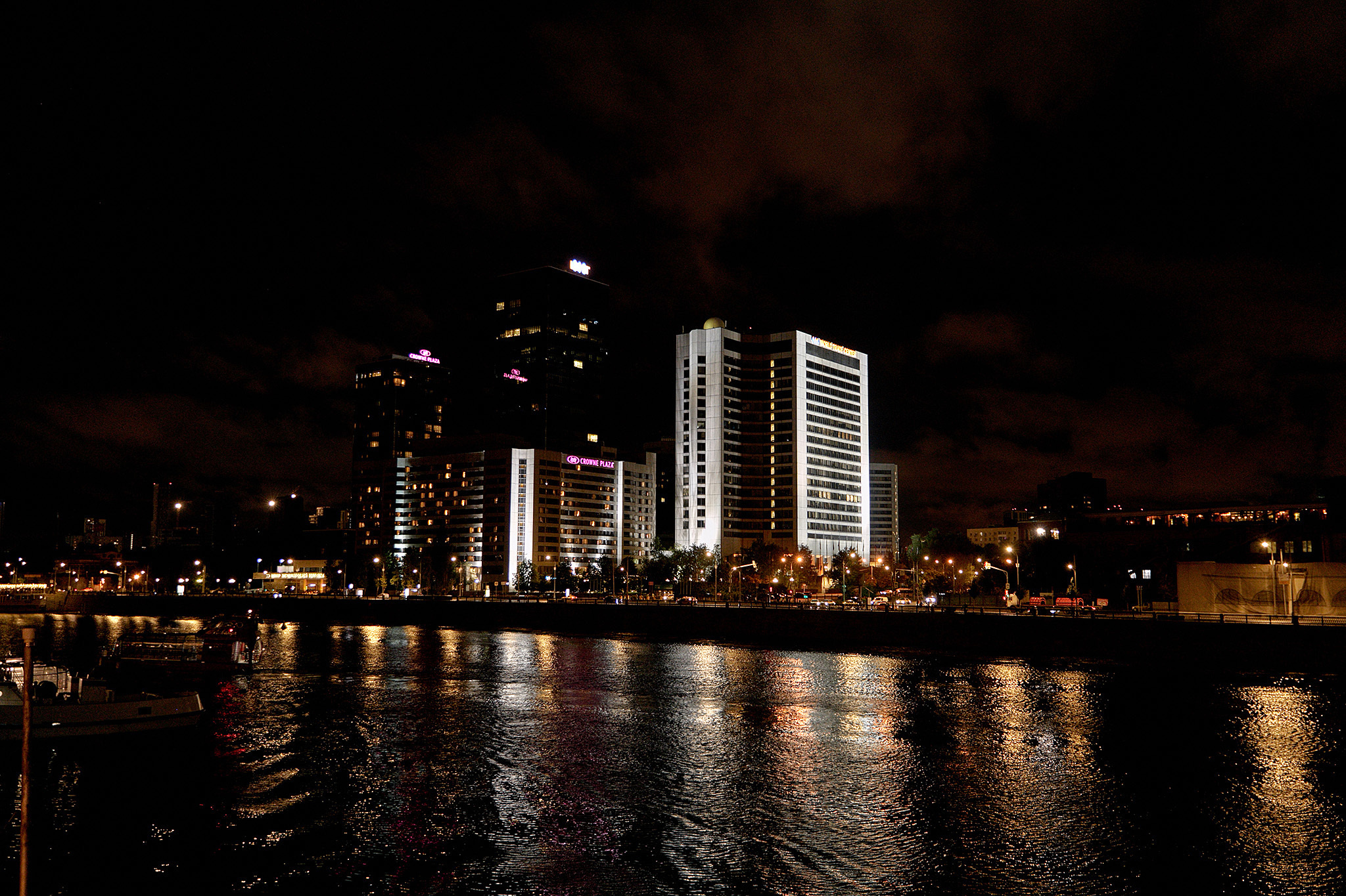 На теплоходе музыка играет). Фотограф Игорь Цаплин