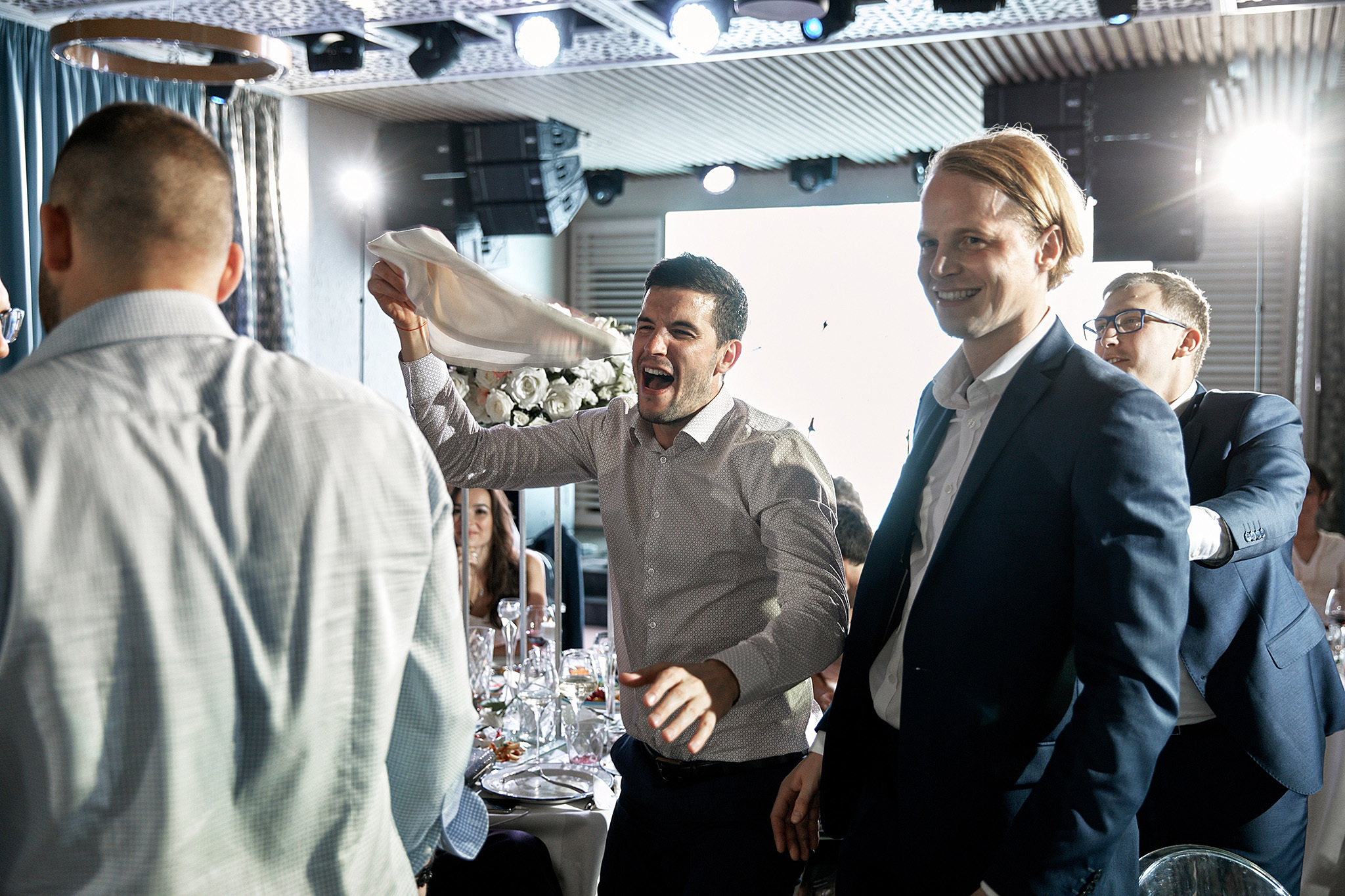 На теплоходе музыка играет). Фотограф Игорь Цаплин