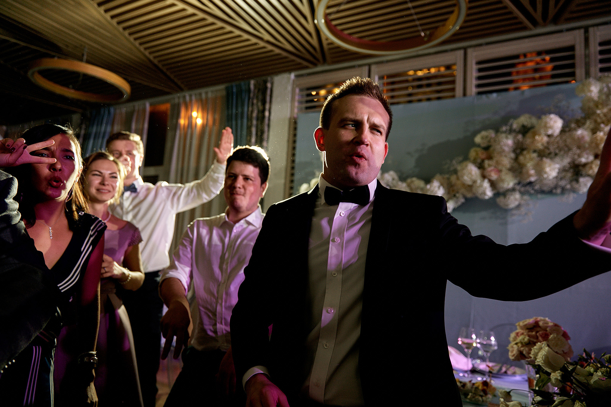 На теплоходе музыка играет). Фотограф Игорь Цаплин