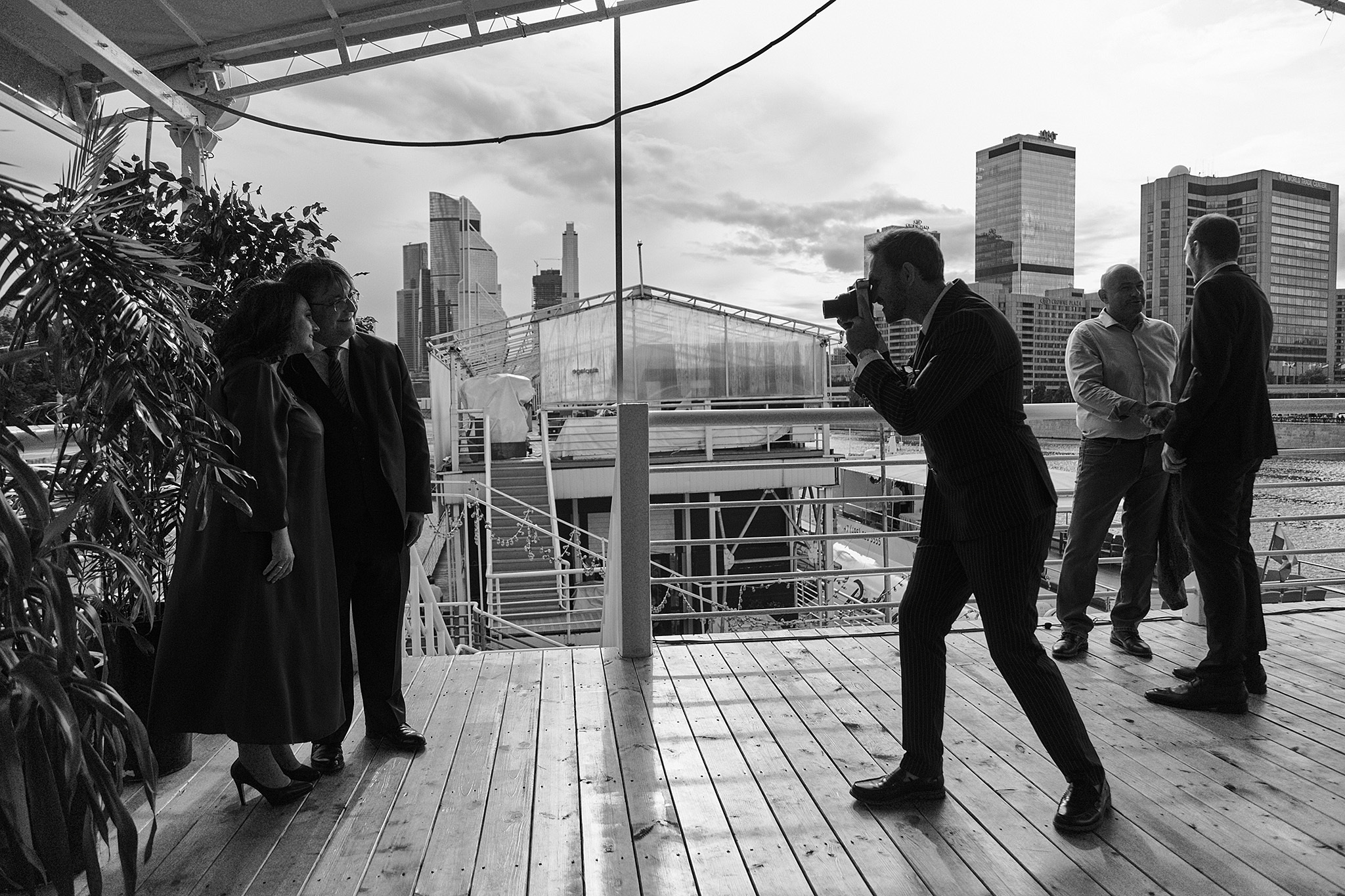 На теплоходе музыка играет). Фотограф Игорь Цаплин