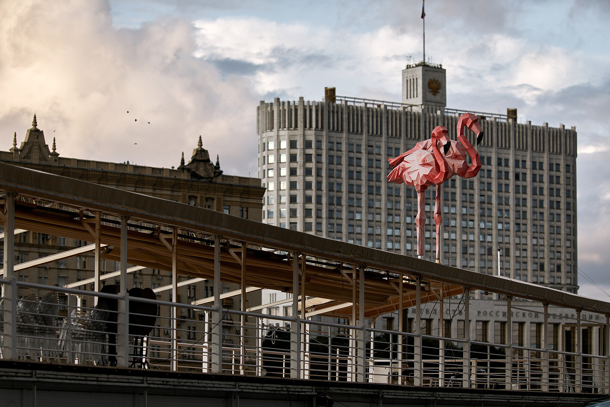 На теплоходе музыка играет). Фотограф Игорь Цаплин