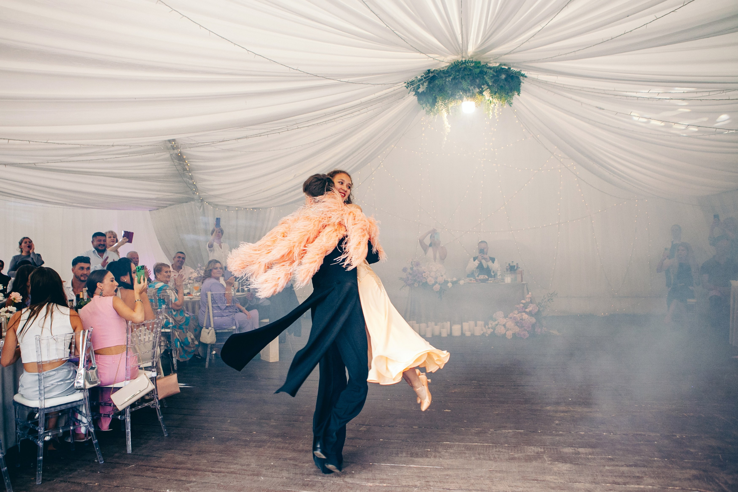 Свадебная фотосессия в отеле hartwell hotel и на патриарших прудах. Фотограф Ольга Ефремова