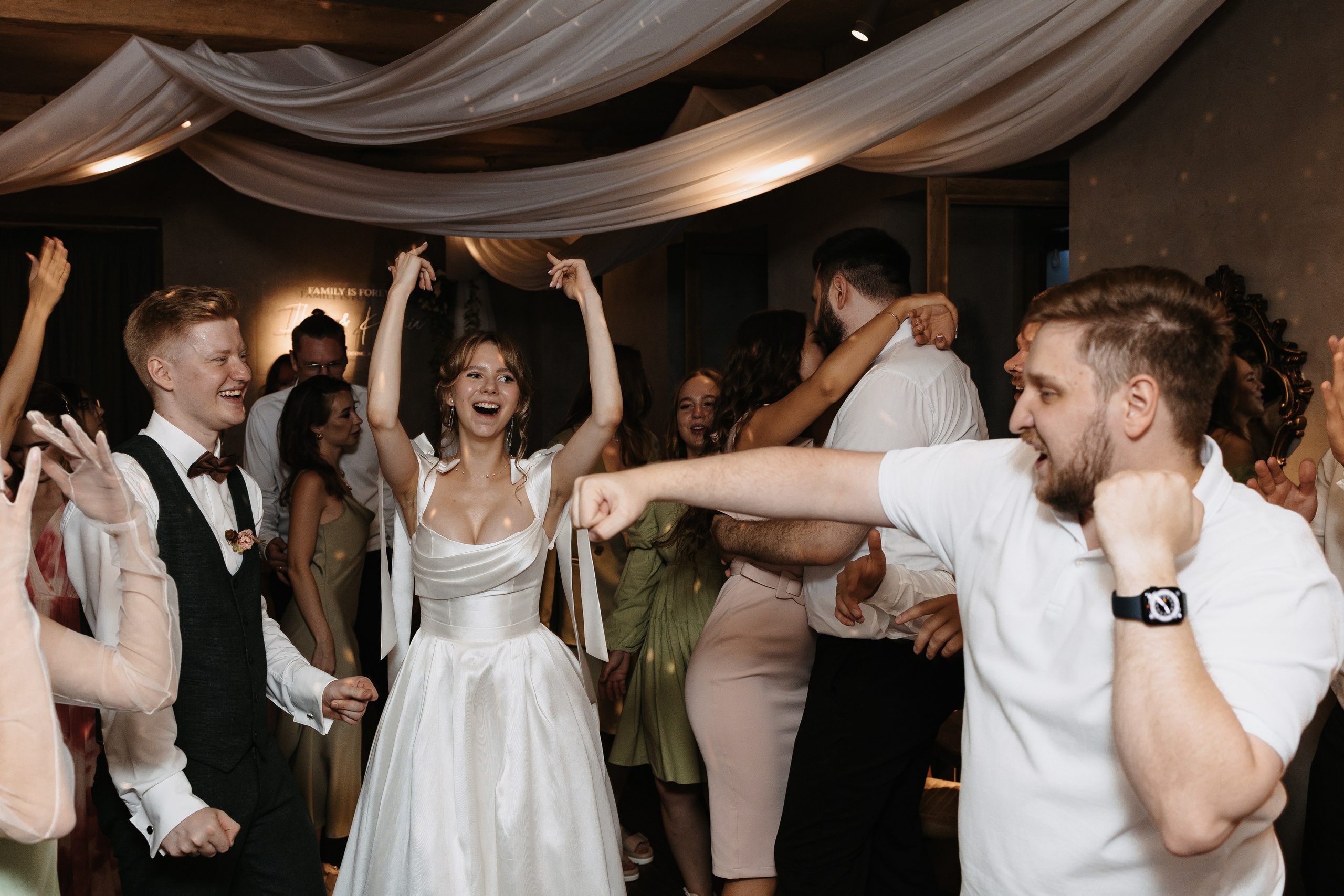 Илья и Ксюша (2024). Свадебный и семейный фотограф в Москве Яна Шувалова