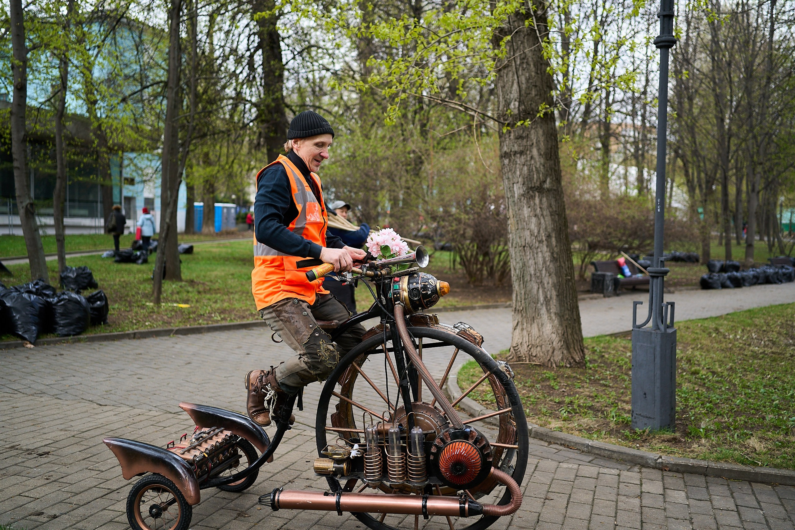 Субботник у Управления делами Мэра и Правительства Москвы. Фотограф и Видеограф в Москве. Олег Корушев