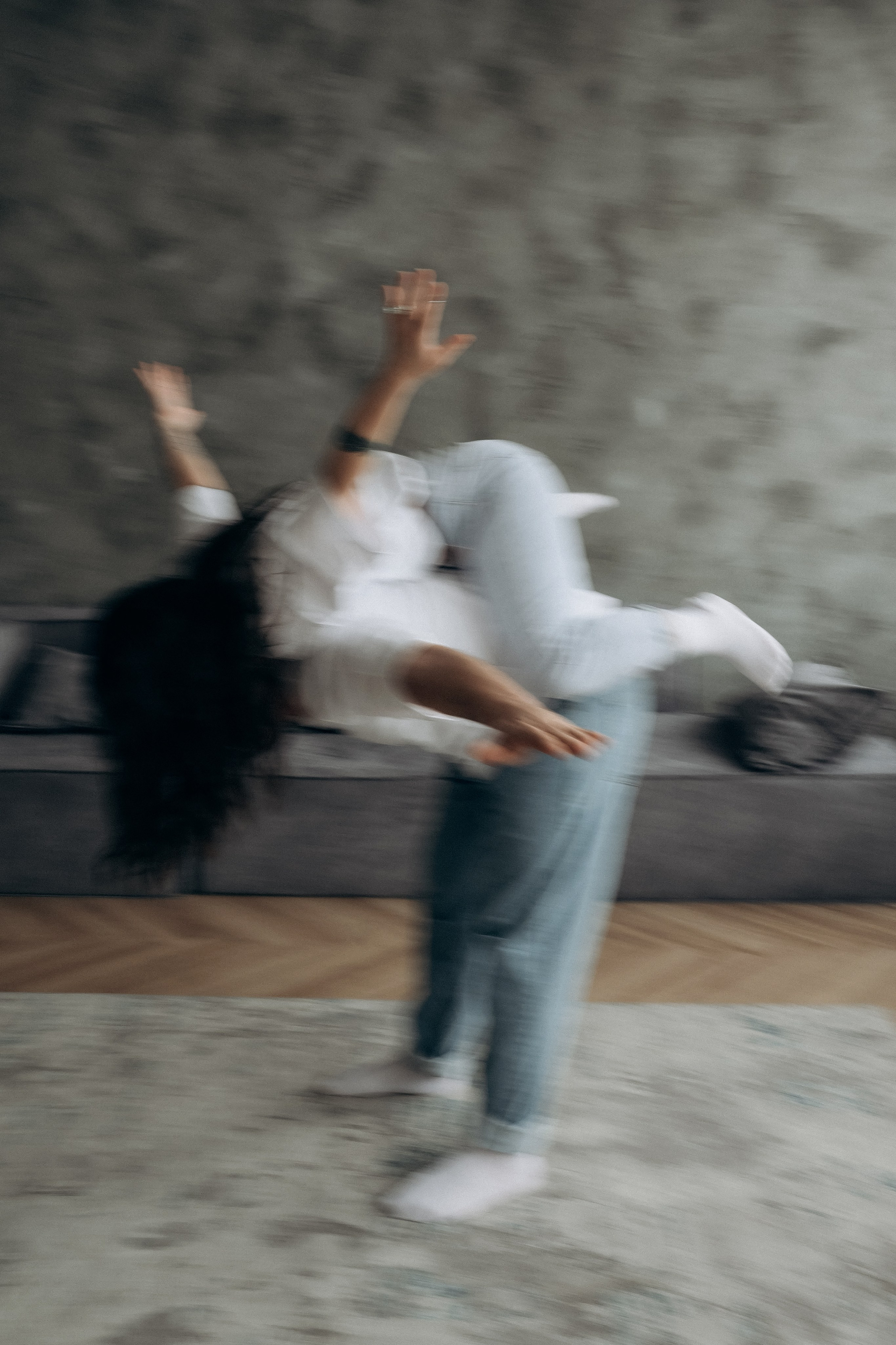 Веселая и живая фотосессия для двоих в фотостудии в Мытищах. Свадебный и семейный фотограф Виктория Носачёва. Щелково, Москва и МО