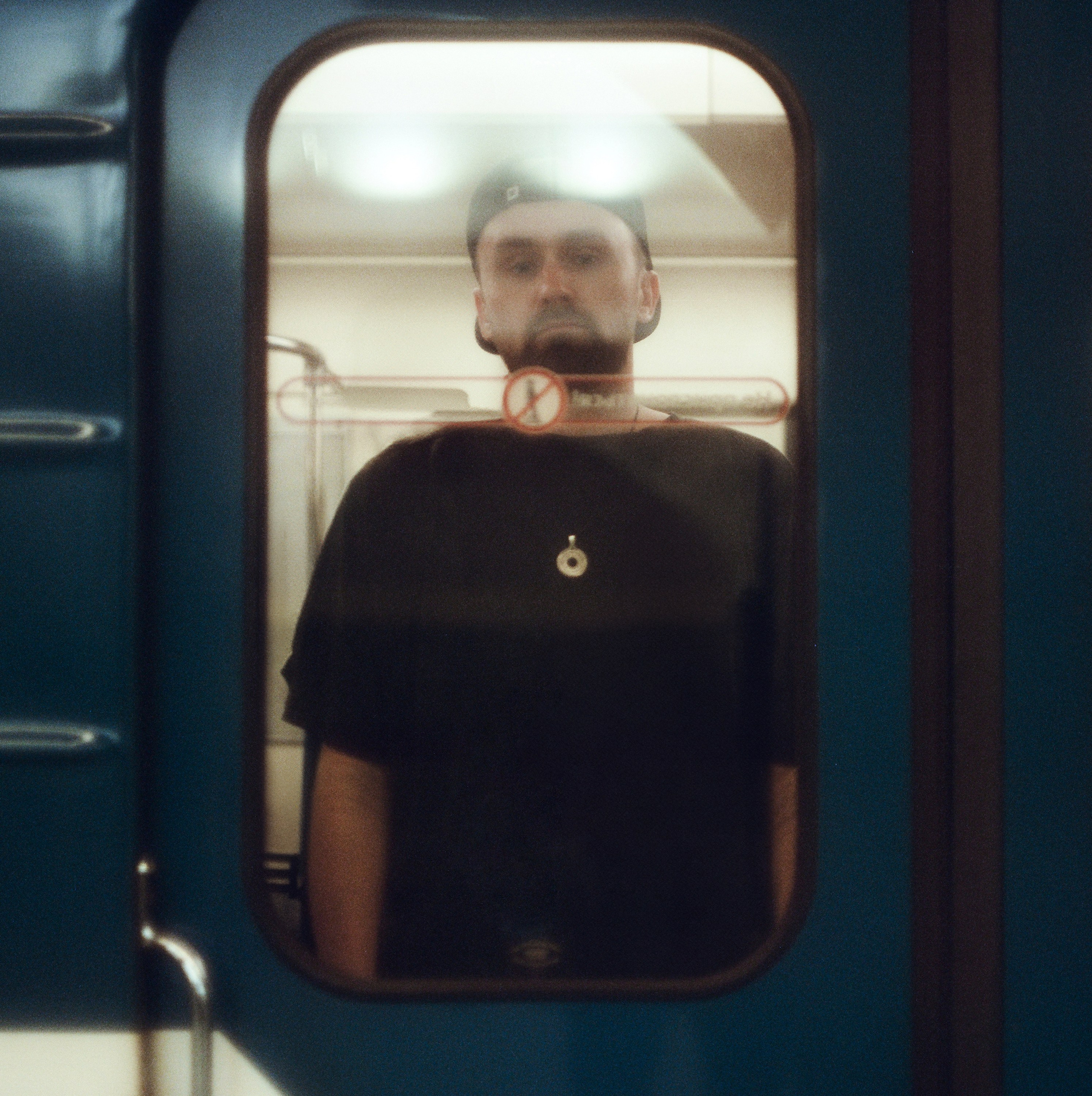 Мужской портрет на пленку в Санкт-Петербурге | Уличная фотосессия с атмосферой