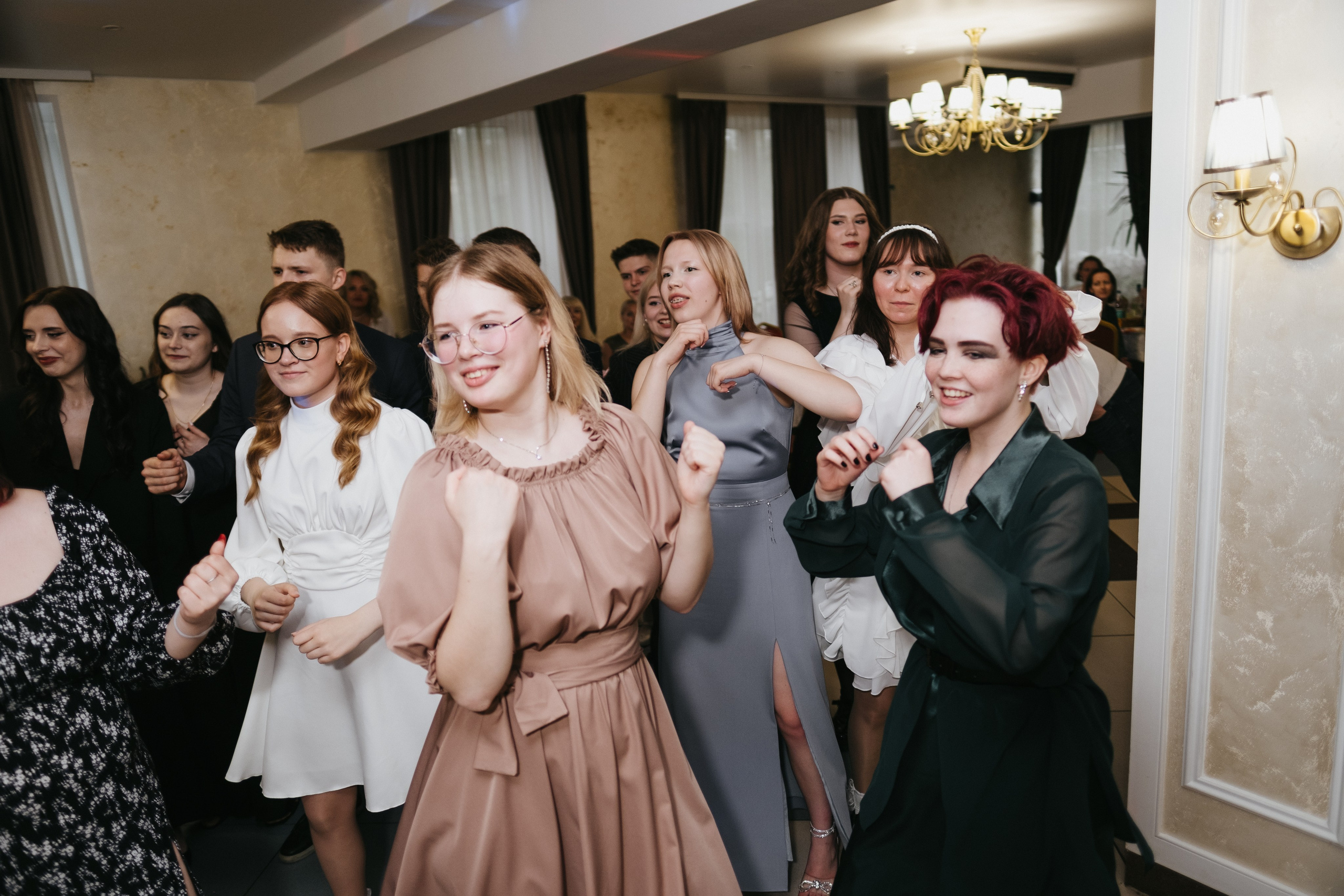 Выпускной 11 класс школы № 30. Свадебный и репортажной фотограф Денис Ожигин в Краснодаре и Краснодарском крае
