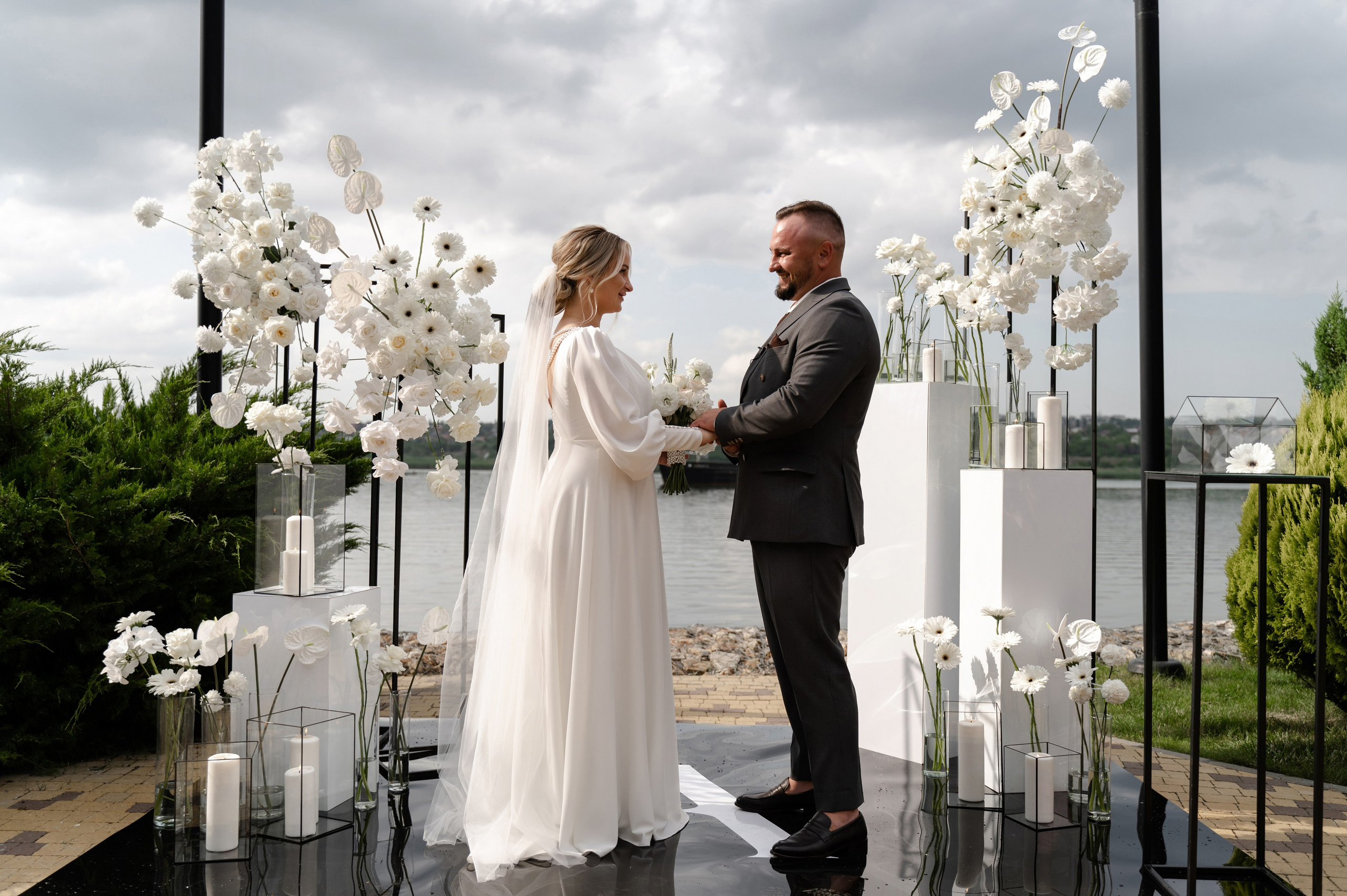 Свадебная фотосессия в отеле Hayat Regency Rostov. Свадебный фотограф в Ростове Максимов Максим