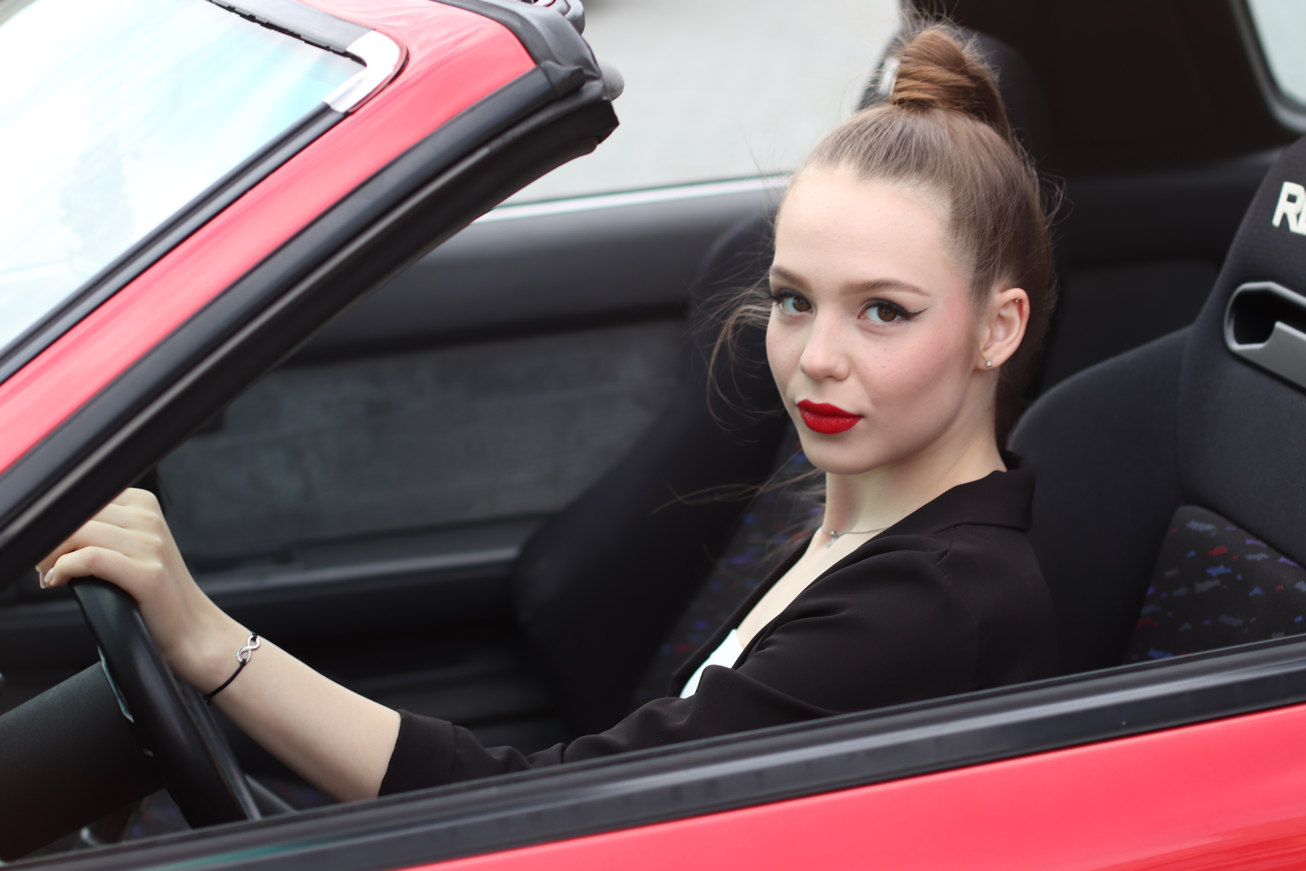 Кабриолет, фото в кабриолете, старинная машина, спортивная машина. Свадебный, семейный, женский и детский фотограф из Екатеринбурга