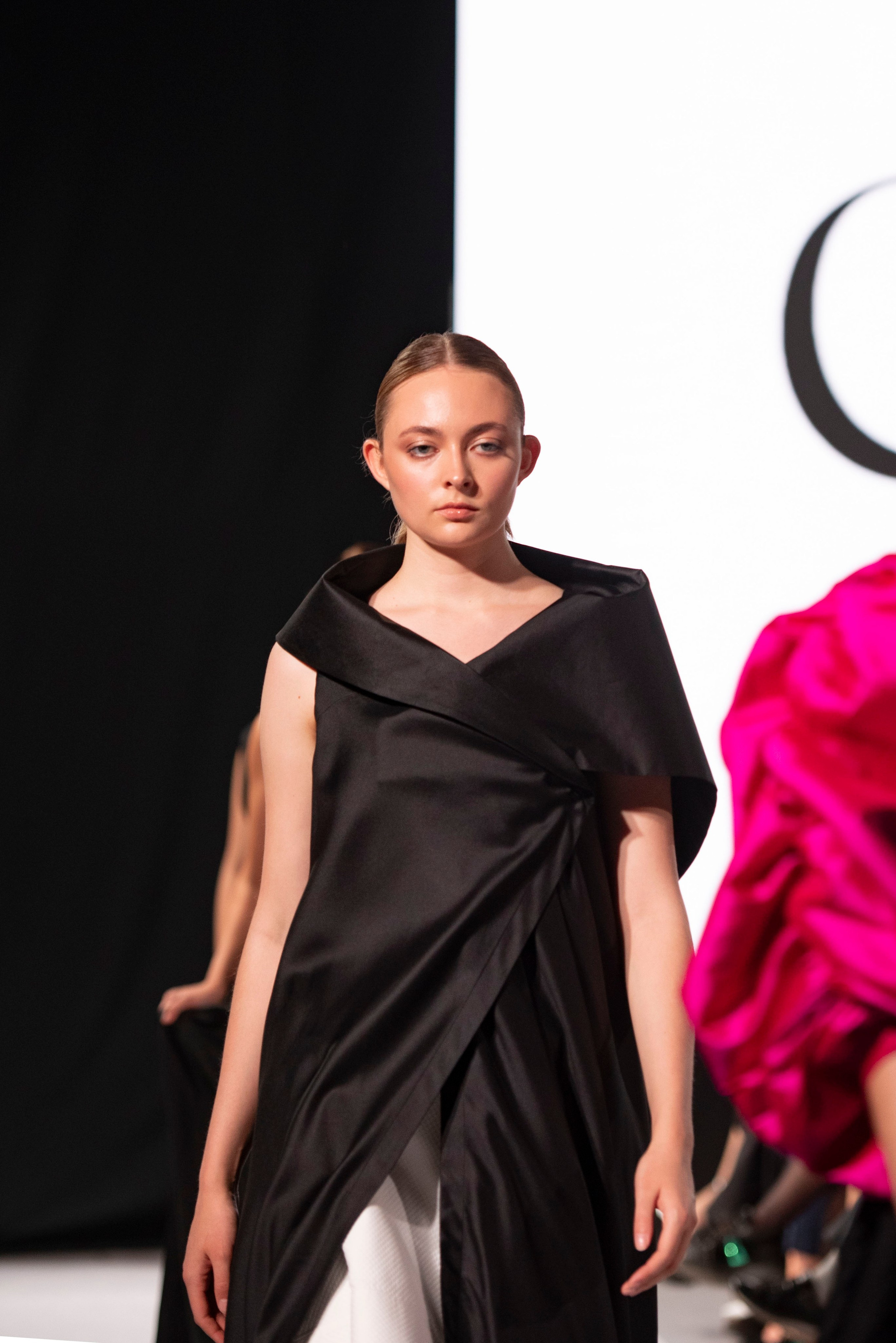 Фотограф на модельный показ. Свадебный, семейный, фэшн фотограф, школьный фотограф в Сочи