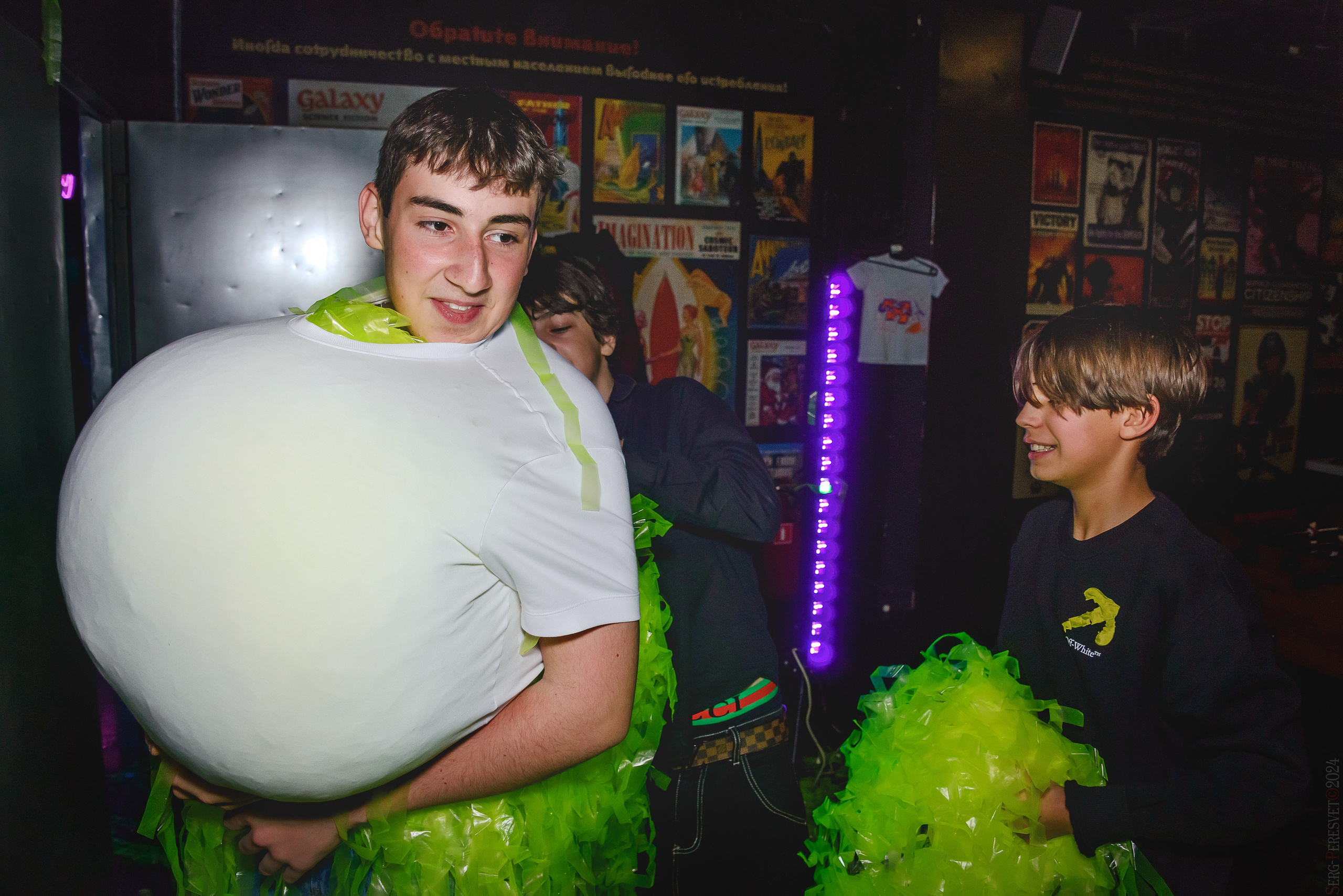 Бумажное шоу в Москве, детский фотограф Сергей Пересвет. Ваш фотограф на праздник в Москве, Раменском, Жуковском, Люберцах