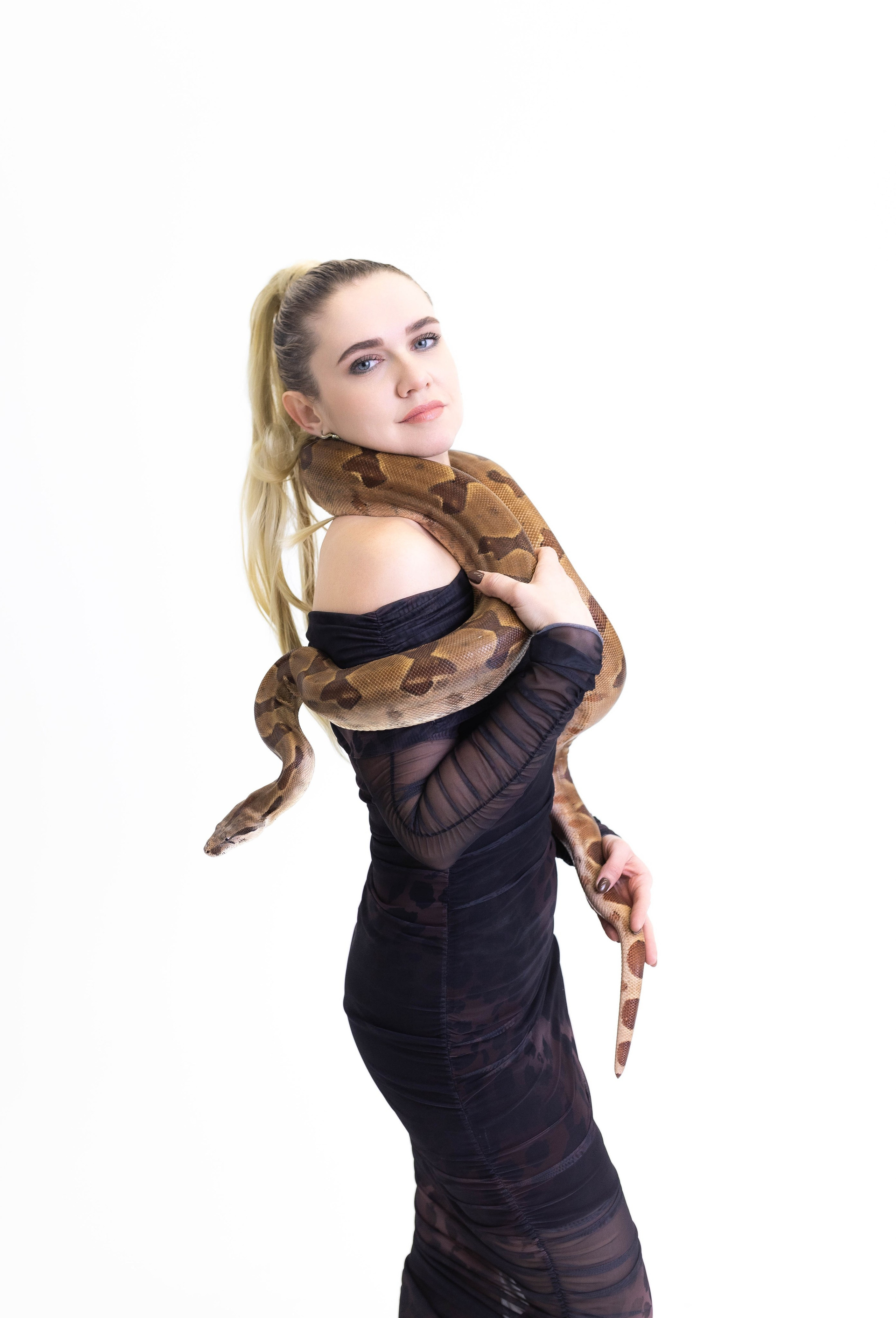 Фотосессии со змейкой. Свадебный и семейный фотограф Виолетта в Липецке