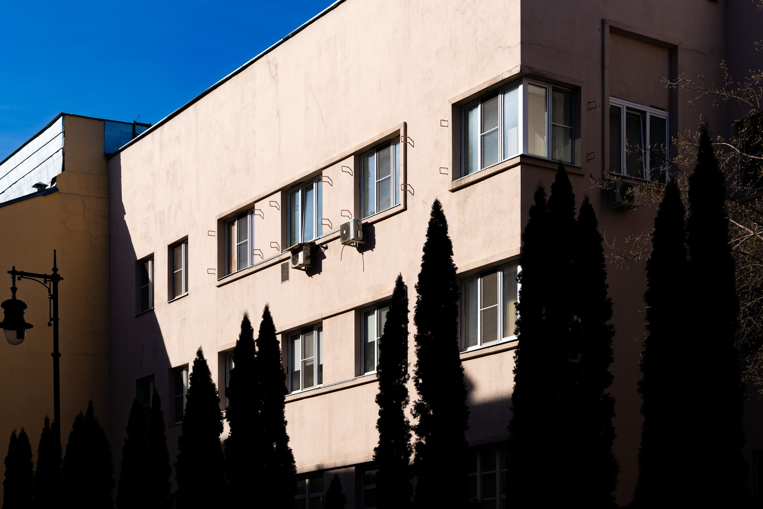 Свет и тень в городе. Фотограф в Москве. Шахабудин