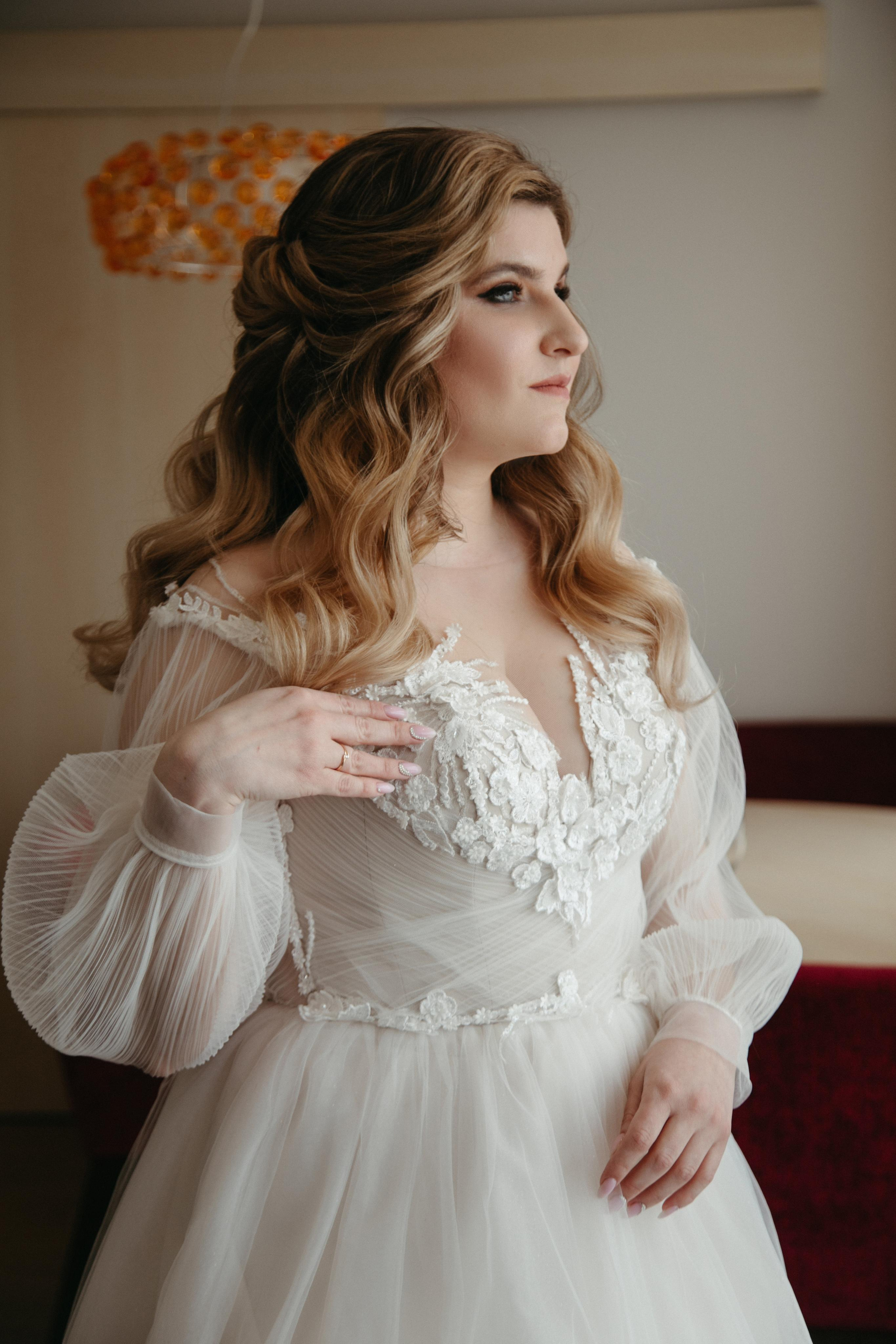 Свадебная прическа из распущенных волос.