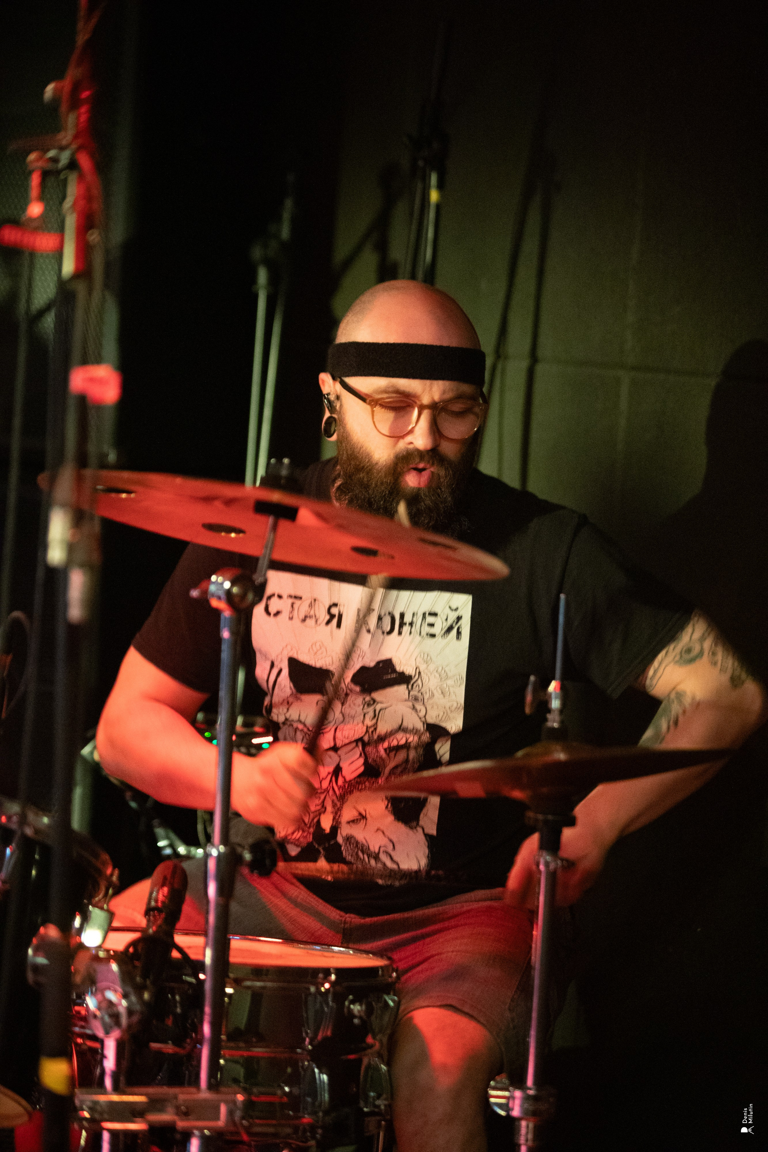 Рядом Ассенизаторы. Портретный фотограф Денис Милютин