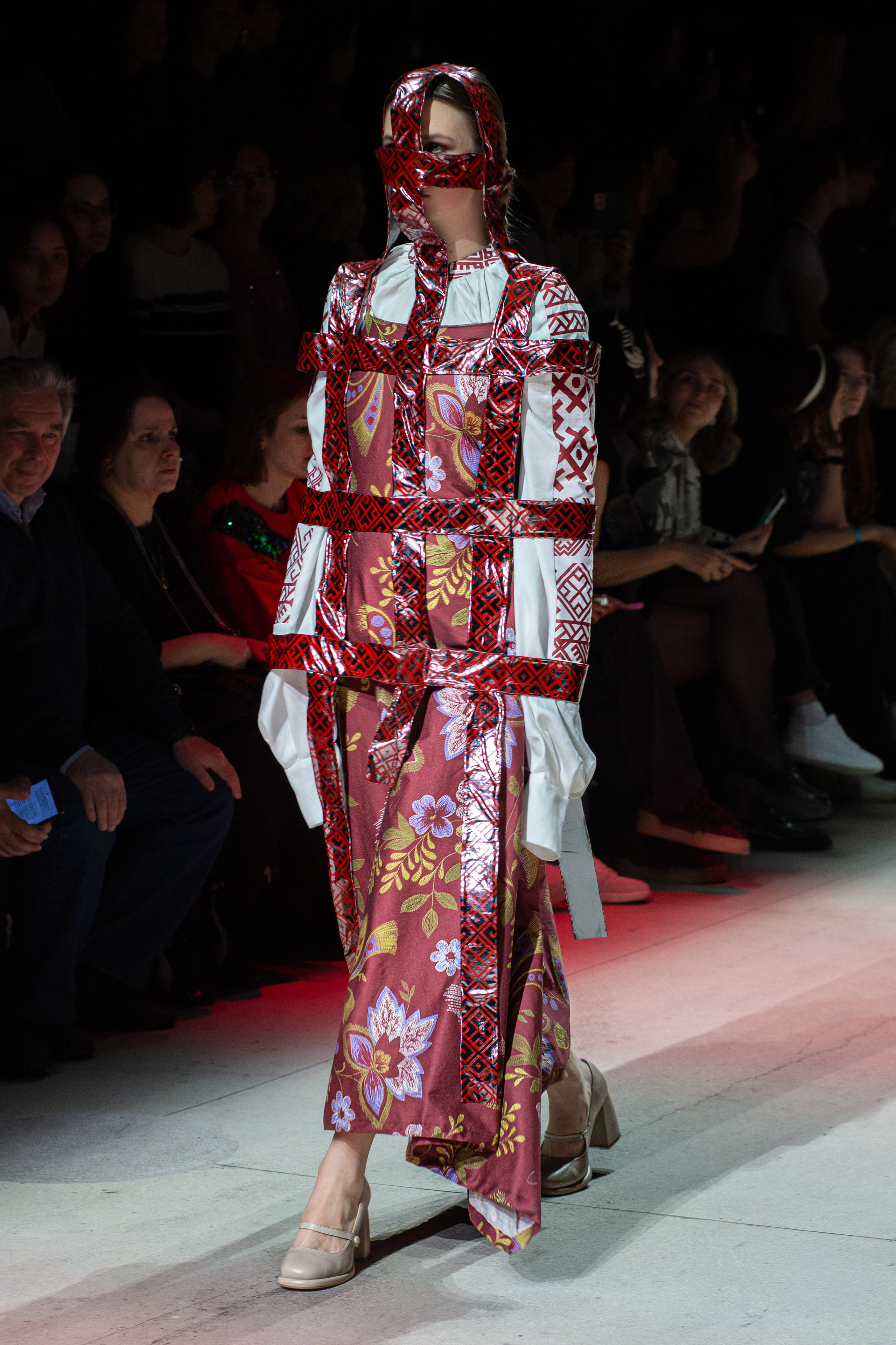 Reports from the Moscow Fashion Week shows. Neumann’s moon