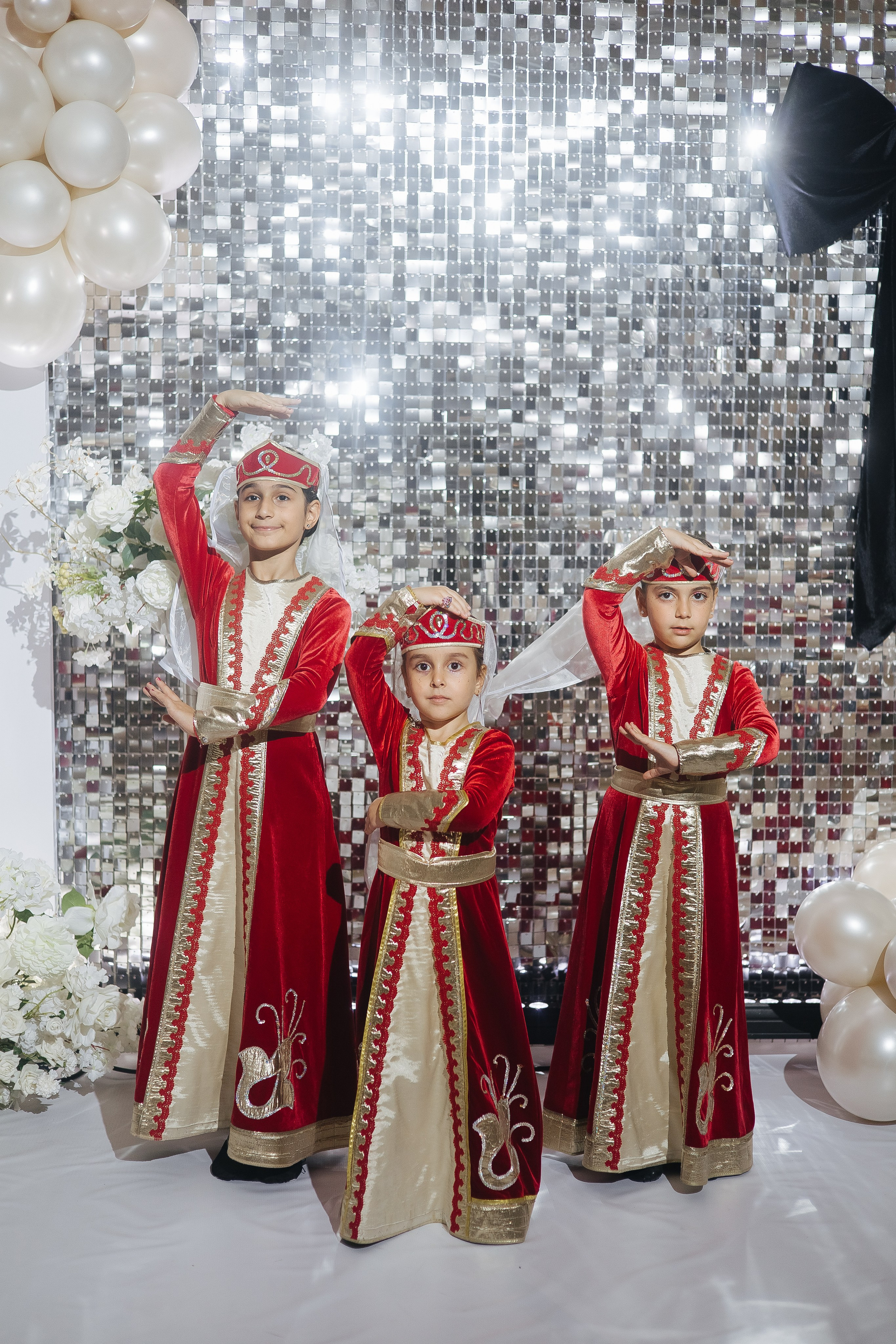 Ани и Назели. 35&5 День рождения, «Янтарь». Фотограф в Красноярске Надежда Воскресенская