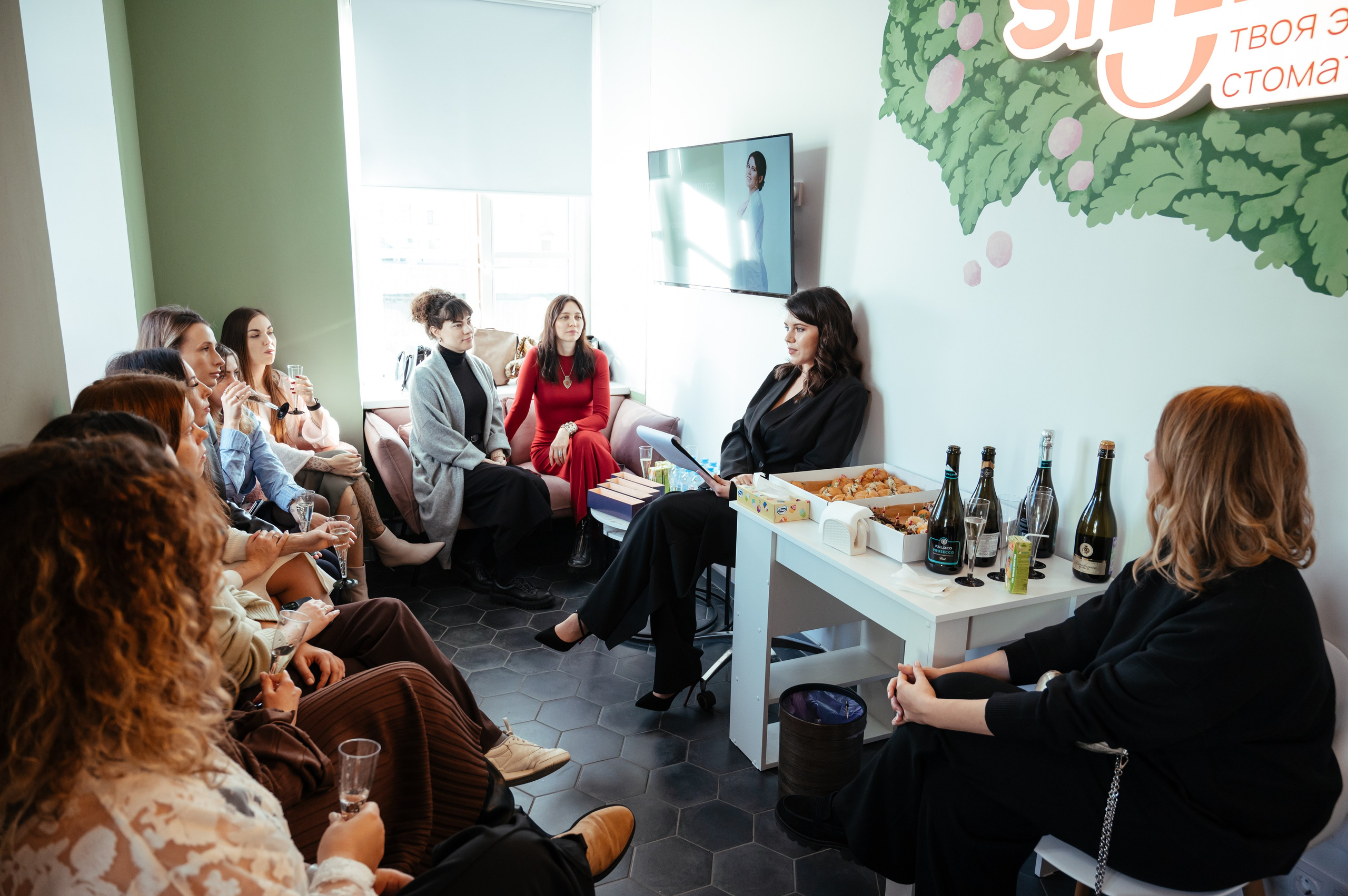 Открытие стоматологии Smile Is. Анастасия Петрович фотограф, фотокорреспондент в Москве и Санкт-Петербурге. Фотосъёмка репортажа, мероприятия, корпоративная съёмка, контент