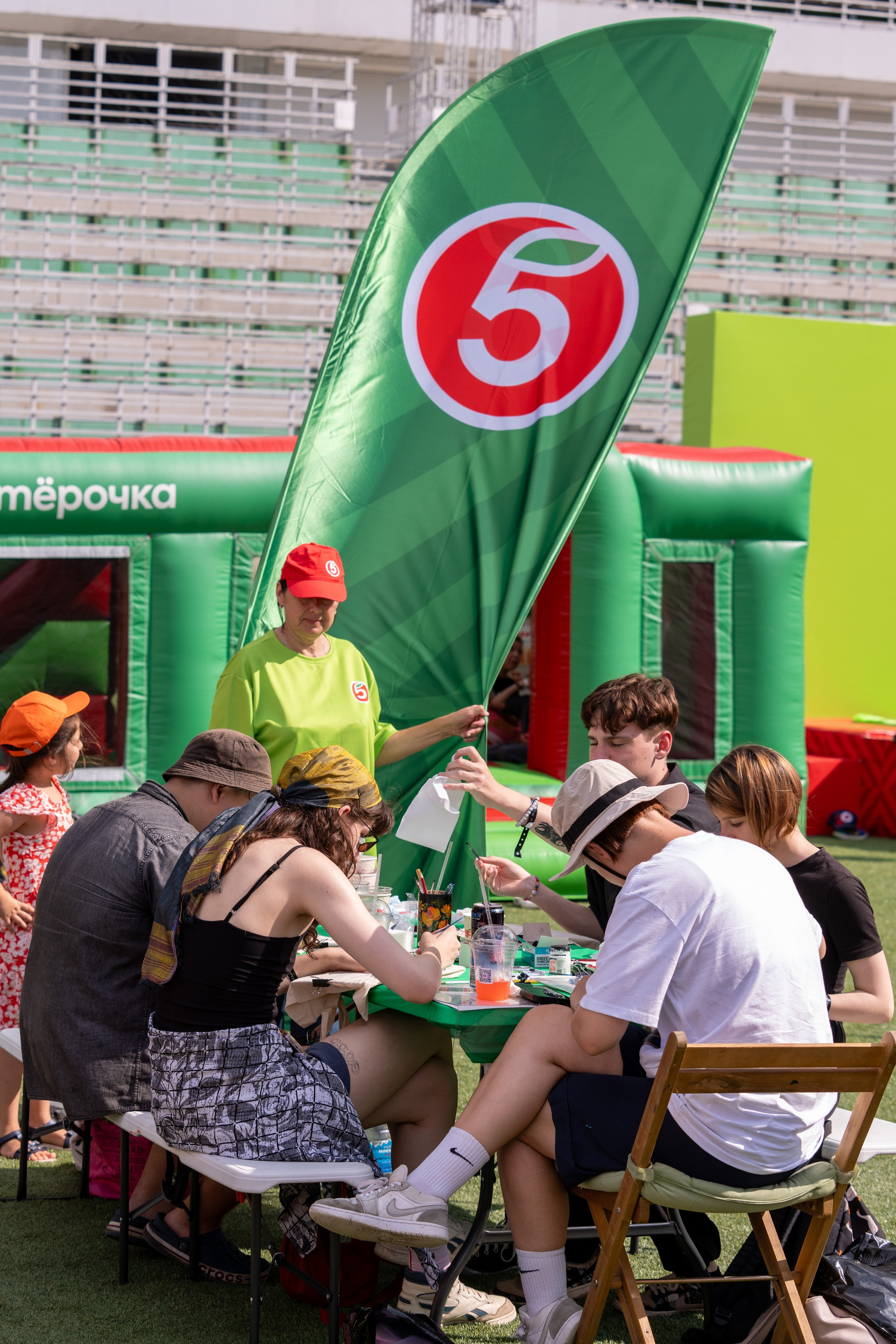 Фотоотчет партнеской интеграции для сети «Пятерочка» на фестивале «Grounded». Репортажный фотограф в Красной Поляне и Сочи Павлюченко Екатерина