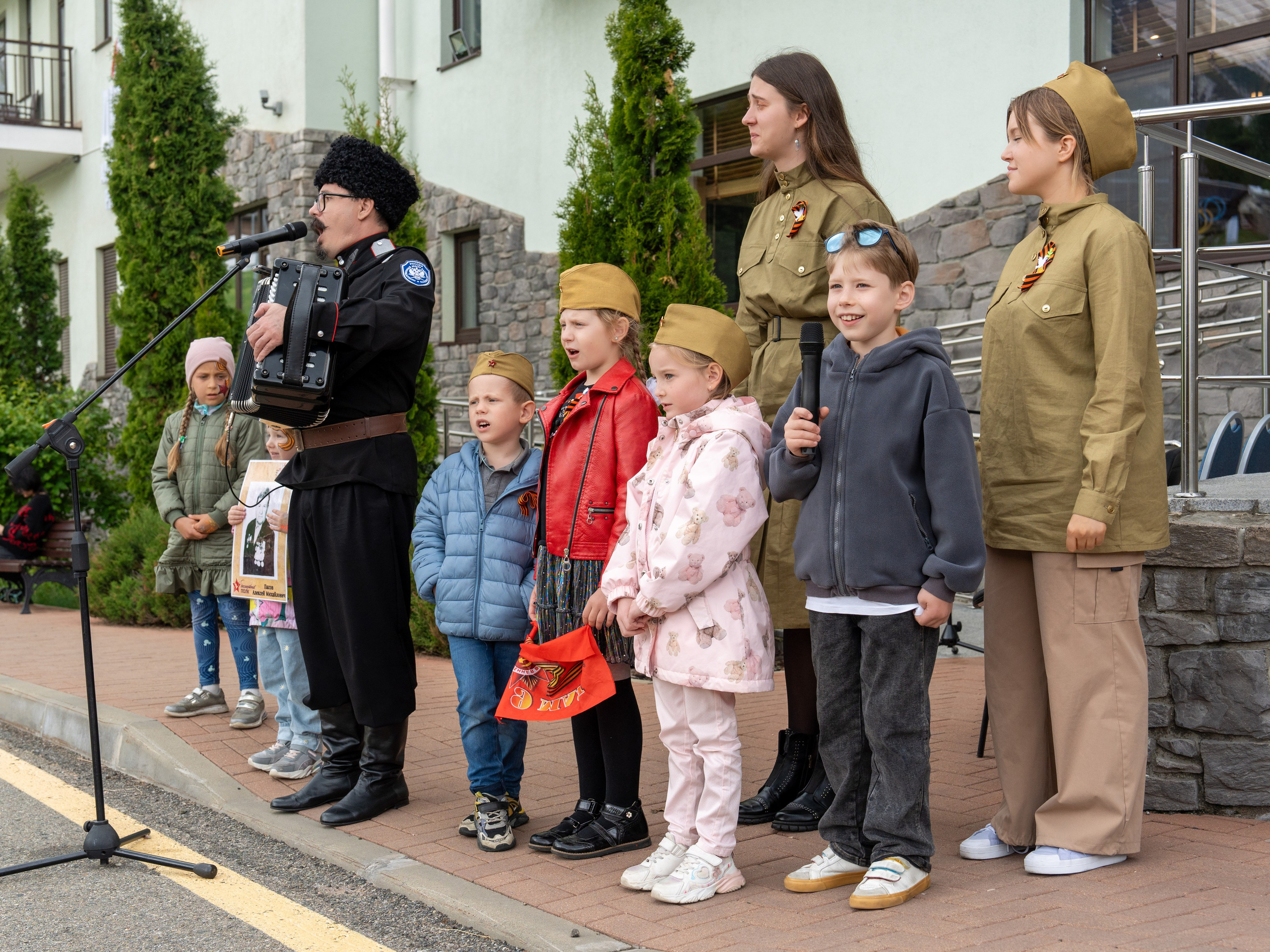 Шествие бессмертного полка 9 мая 2024 Rosa Springs. Репортажный фотограф в Красной Поляне и Сочи Павлюченко Екатерина