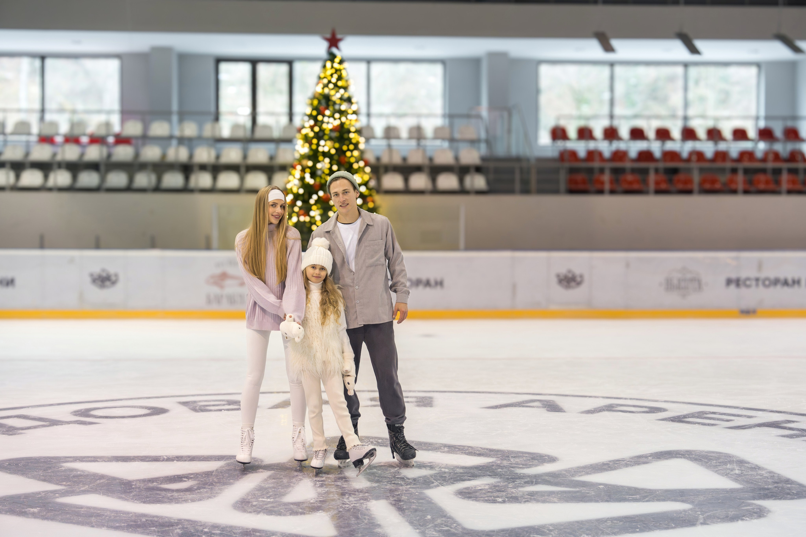 Контент съемка на катке для курорта Роза Хутор. Репортажный фотограф в Красной Поляне и Сочи Павлюченко Екатерина