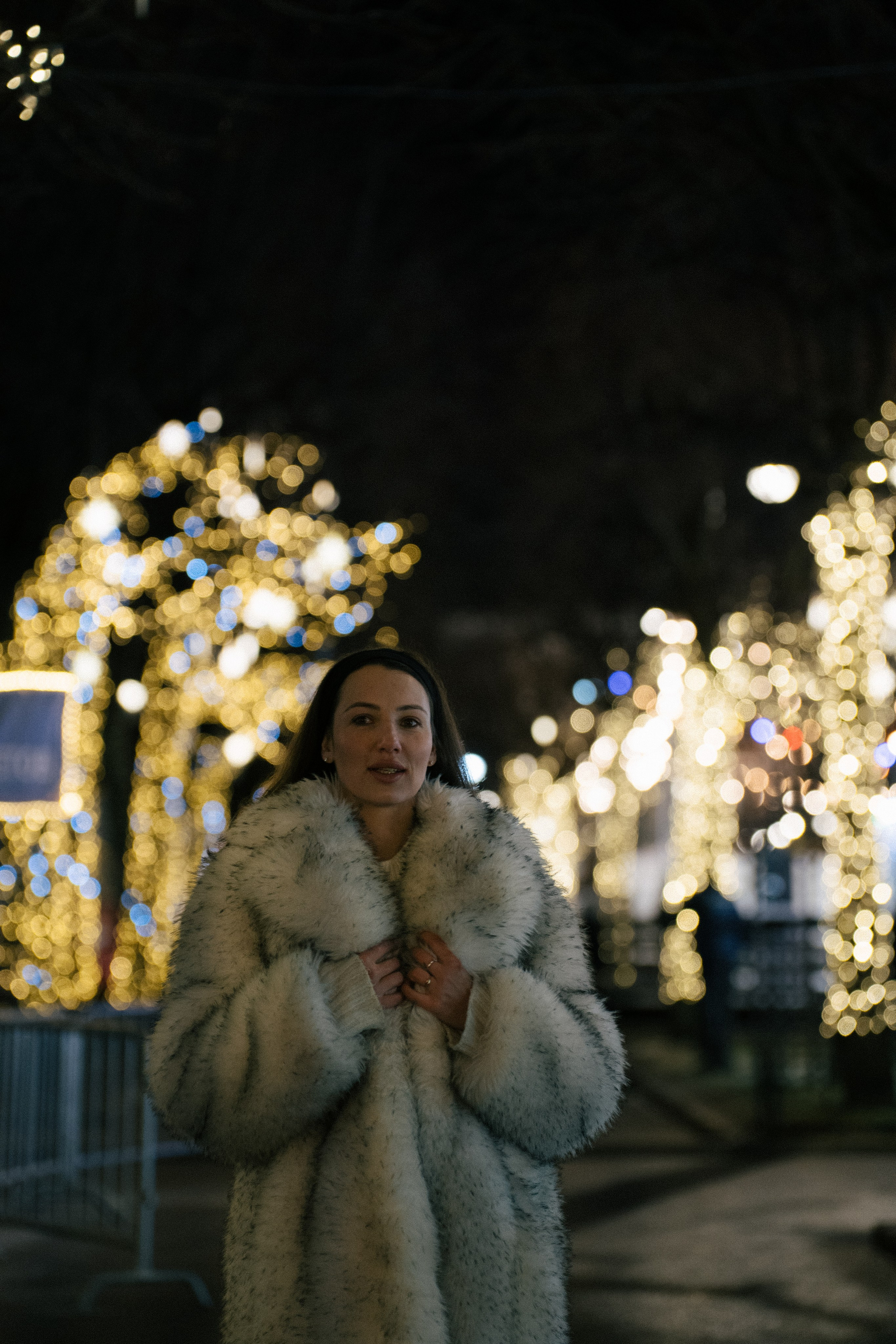 ПРОГУЛКА НА МАНЕЖНОЙ ПЛОЩАДИ ДЛЯ ДЕВУШКИ ПЕРЕД НОВЫМ ГОДОМ (НОВОГОДНЯЯ ФОТОСЕССИИЯ НА МАНЕЖНОЙ ПЛОЩАДИ). Профессиональный фотограф, Санкт-Петербург — Виктория Богомолова