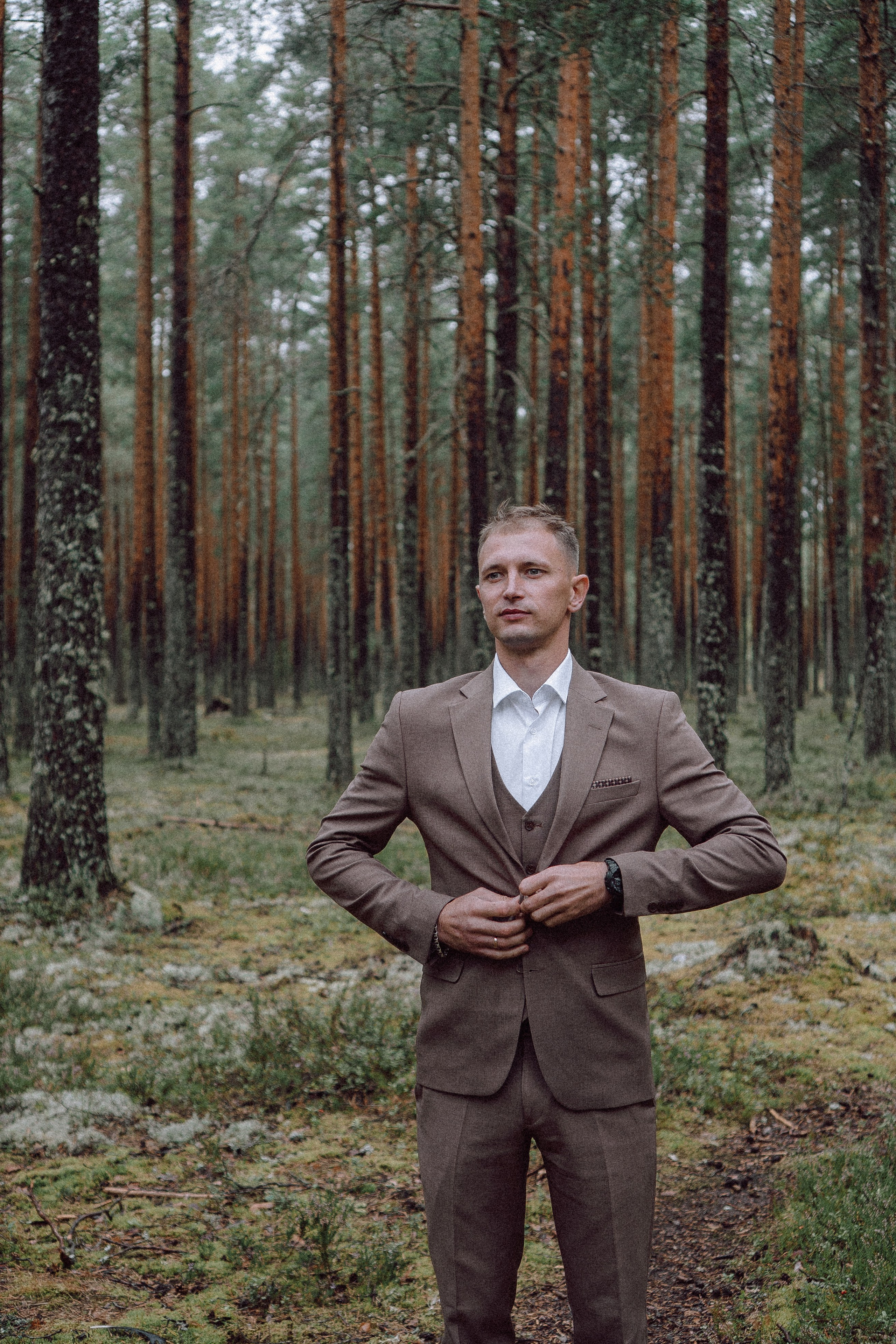 СВАДЕБНАЯ ФОТОСЕССИИЯ ПАРЫ В ГОРОДЕ ПРИОЗЕРСК В СОСНОВОМ ЛЕСУ И С ПИКАПОМ. Профессиональный фотограф, Санкт-Петербург — Виктория Богомолова