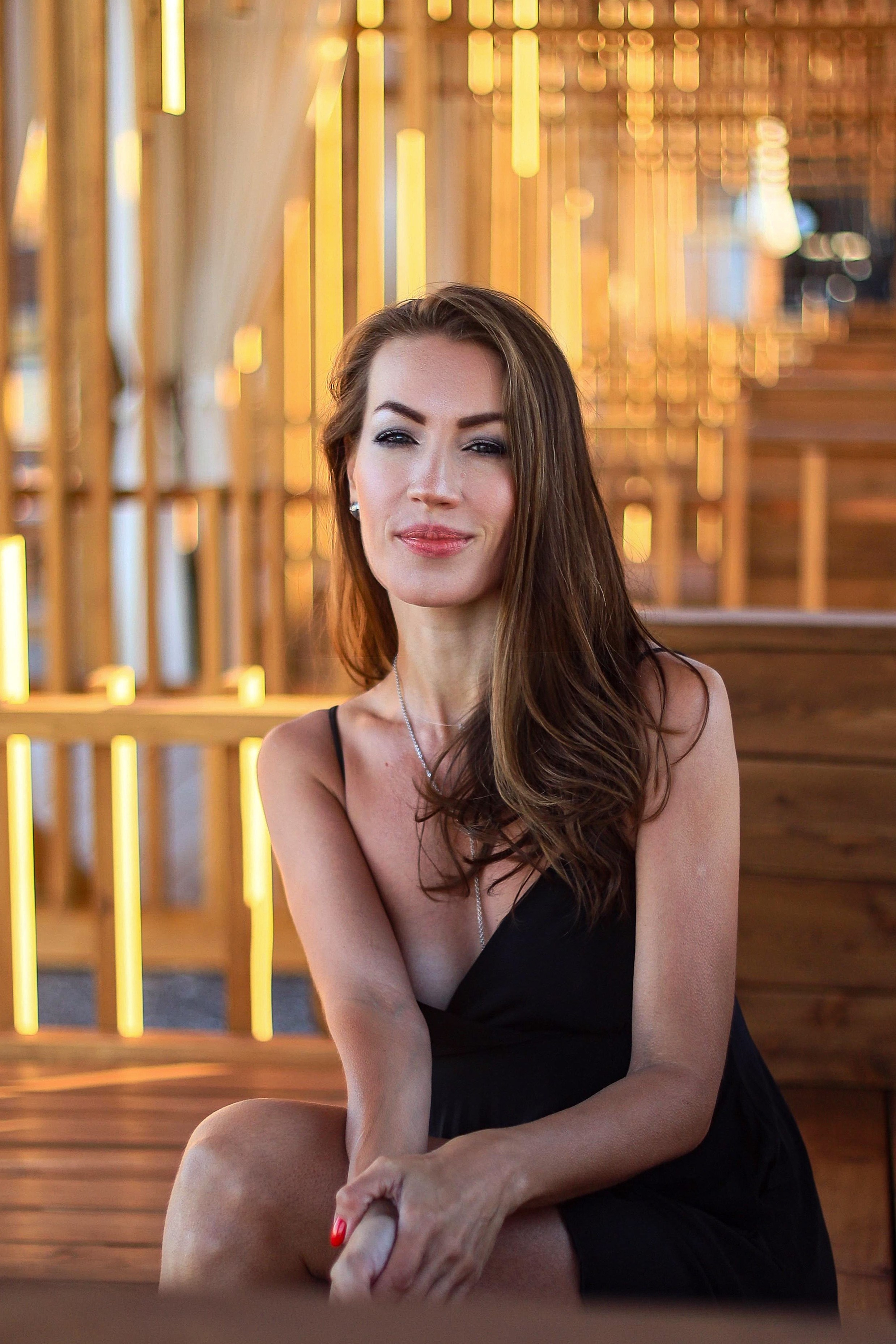 Женский портрет на природе в Сочи. Профессиональный фотограф в Сочи Виктория Джой. Обучение