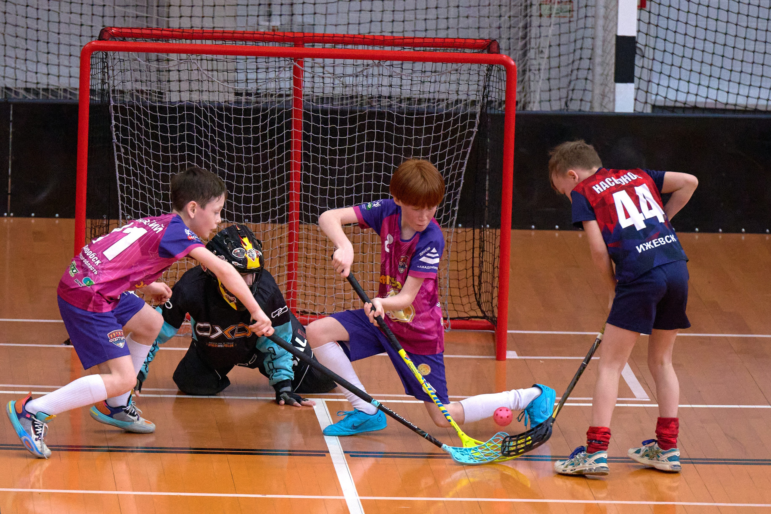 Турнир по флорболу 2025 Ника в Ижевске. Спортивный репортажный фотограф в Ижевске Сергей Мерзляков