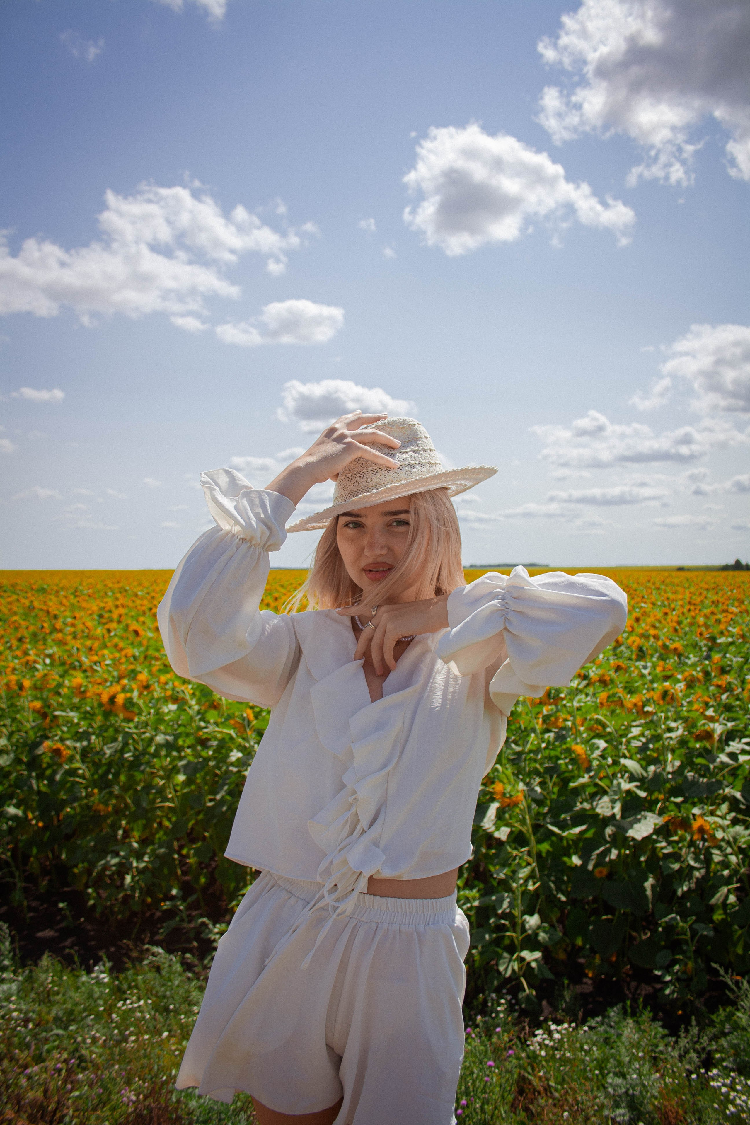 Настроение: уйти в поле с подсолнухами. Портретный фотограф в Саратове