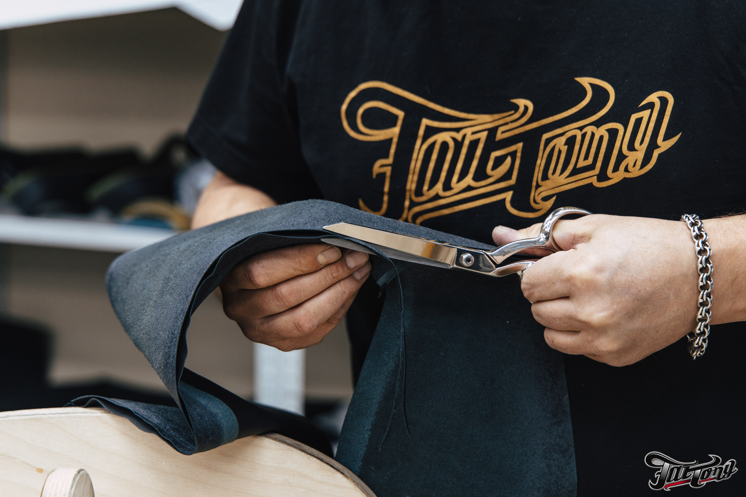 BMW X5M пошив салона в зеленую кожу. DeLorein