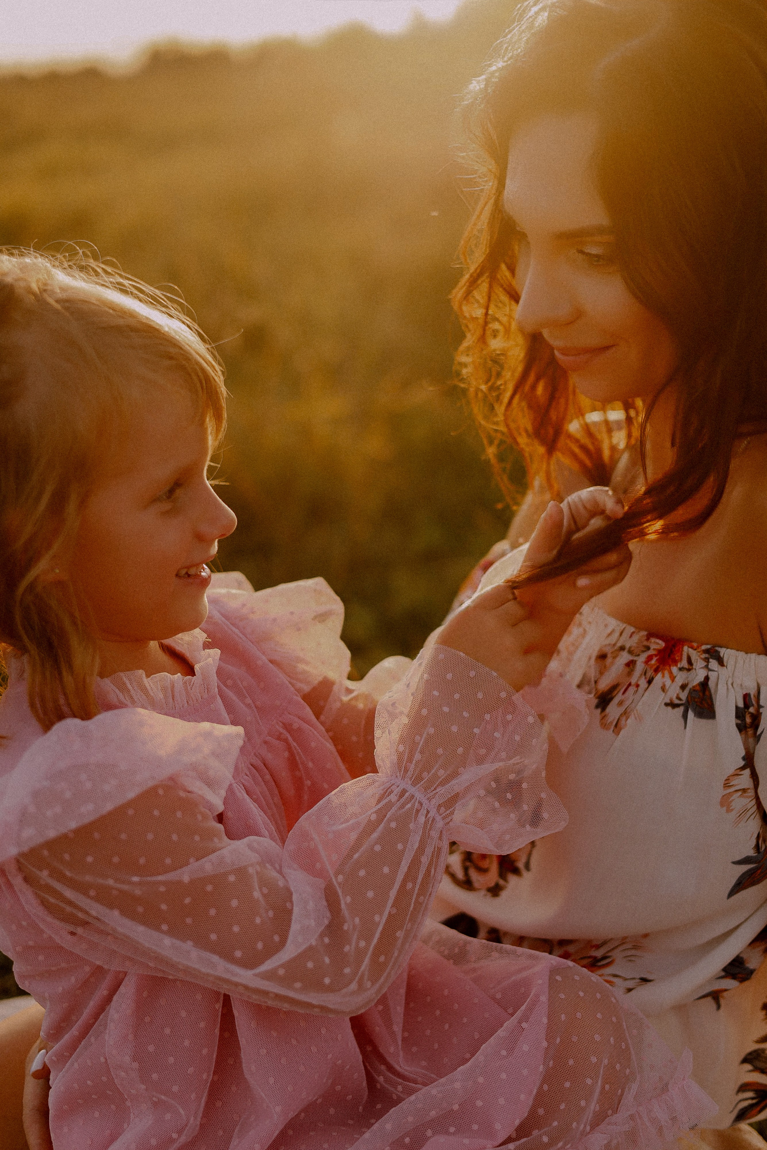 Мама с дочкой. Фотосессия на природе