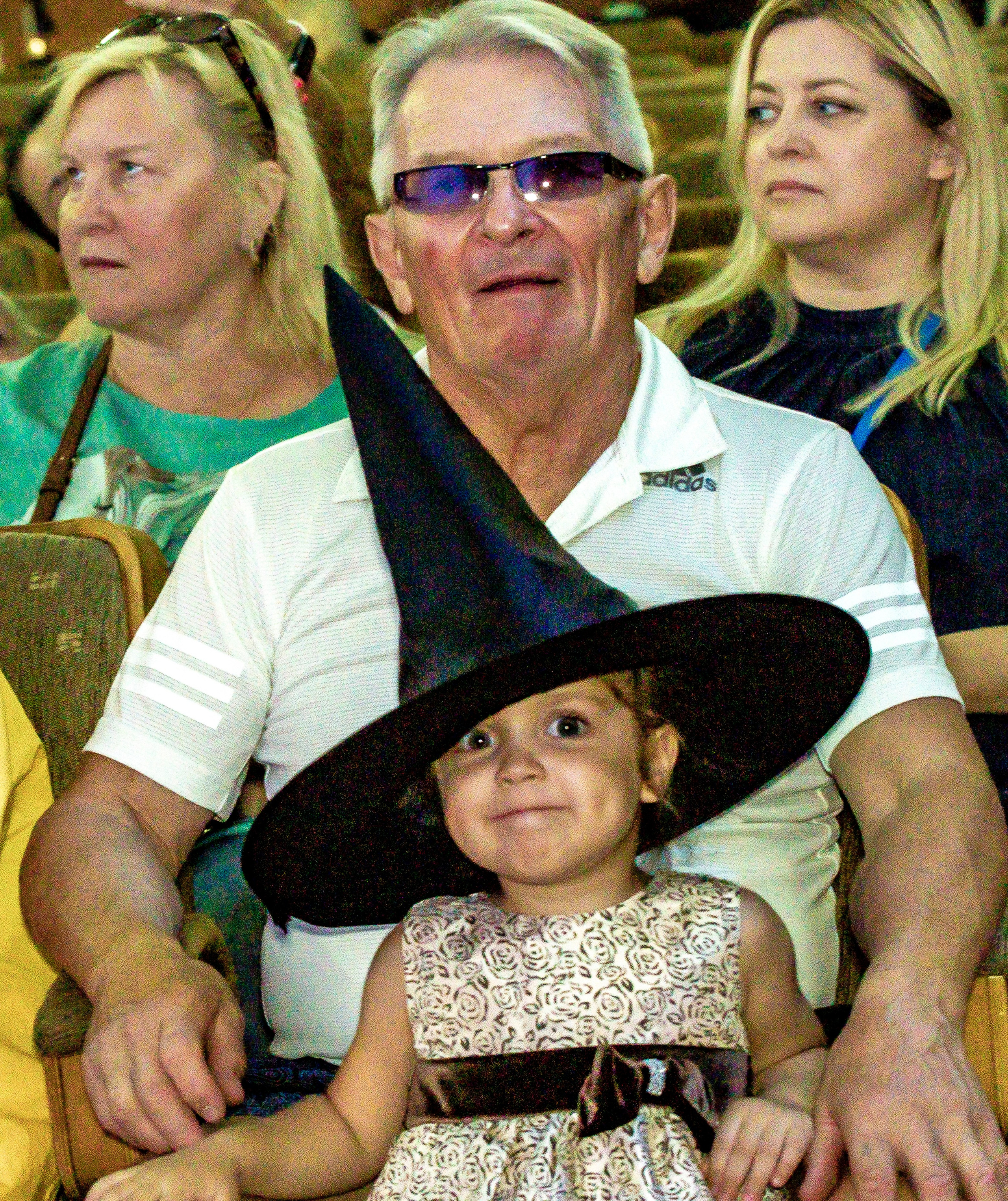 Маленькая ведьма спектакль театра Саквояж. Фотограф в Сочи Юрий Шептаев