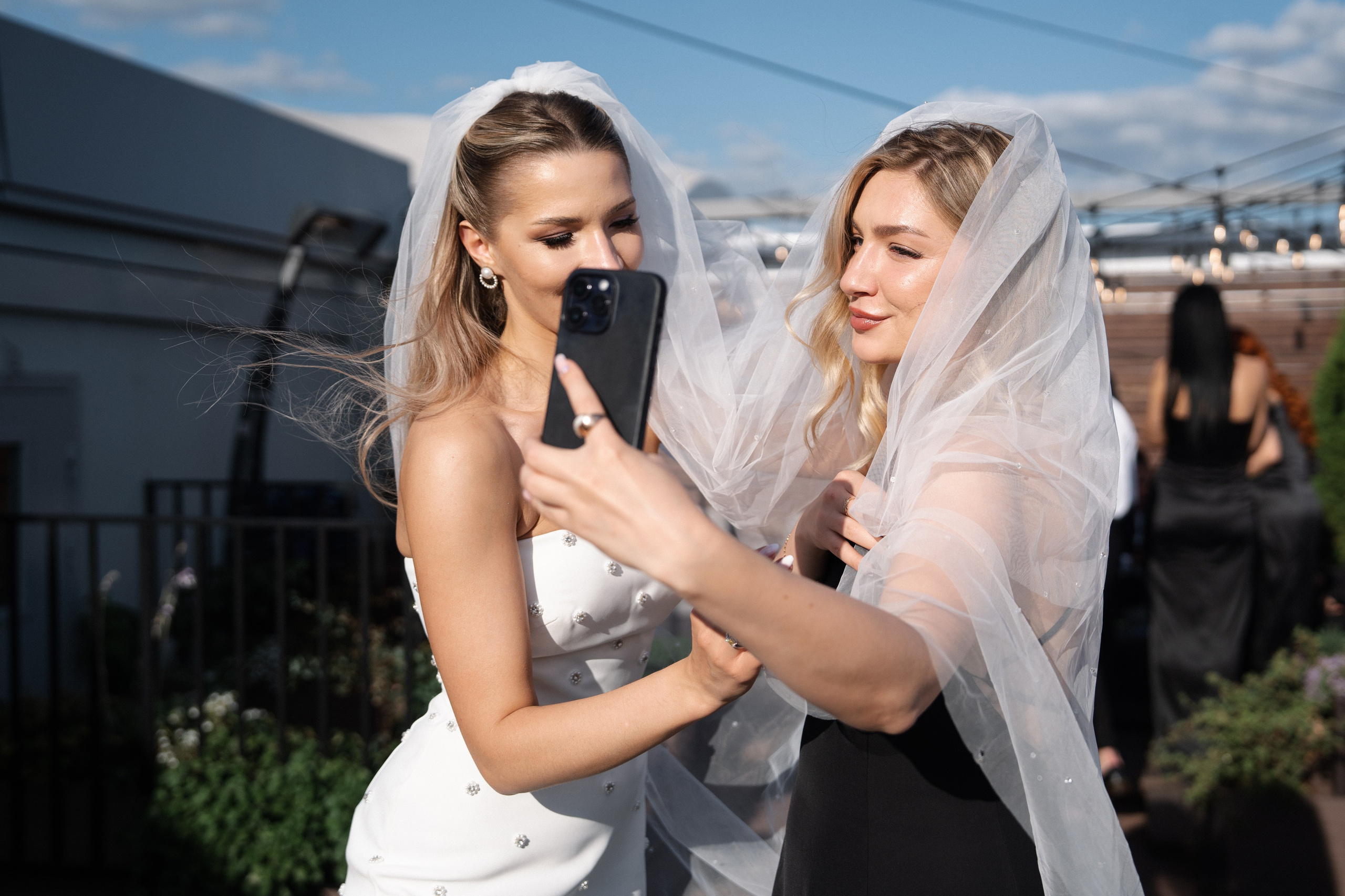 Виктория & Роман. Камерная городская свадьба в видовом ресторане в стиле современная классика. Свадебный фотограф организатор в Санкт-Петербурге Ассоль Опарина