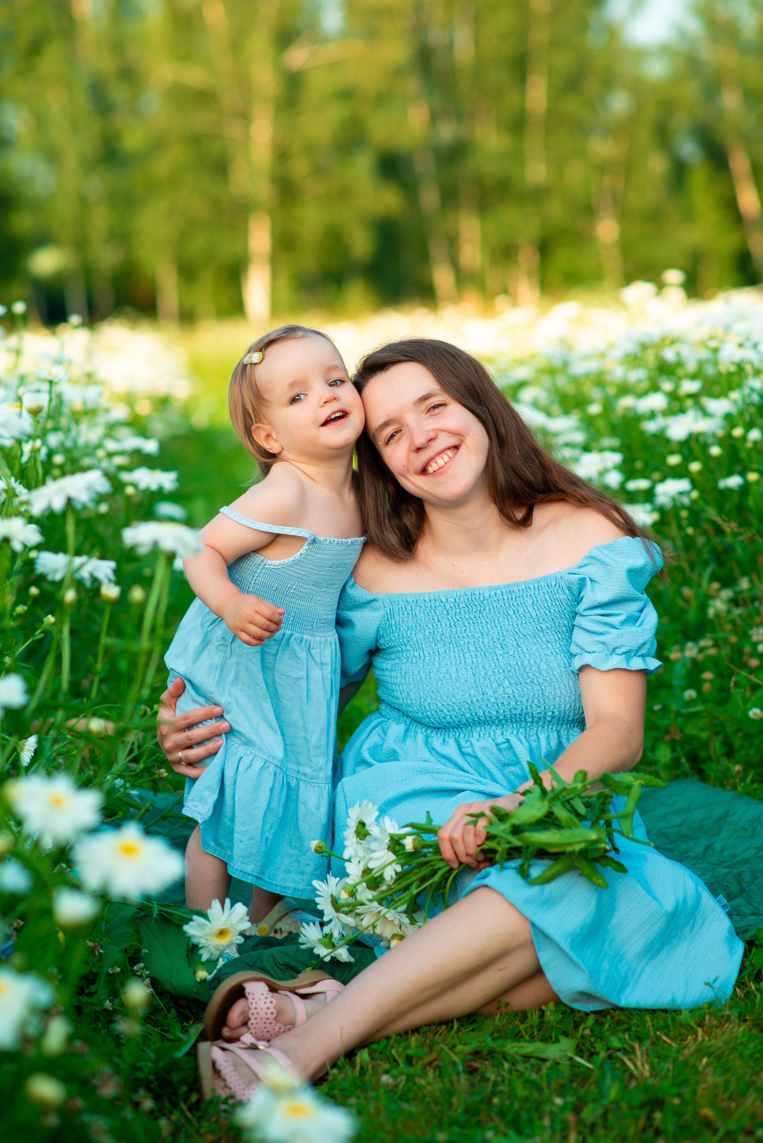 Вероника с семьей в ромашках. Семейный фотограф на выписку из роддома и крещение Минск Настя Гришук