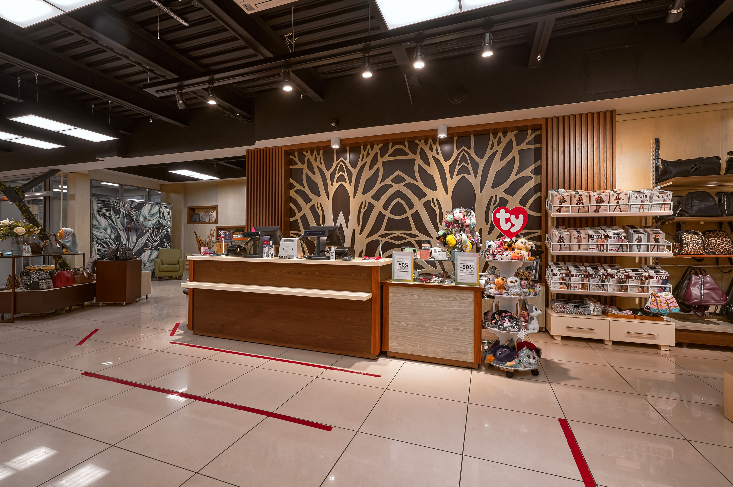 Портфолио по интерьерной и экстерьерной фотосъёмки: Мир сумок — Левый берег. Фотограф Яковлев Роман — Красноярск