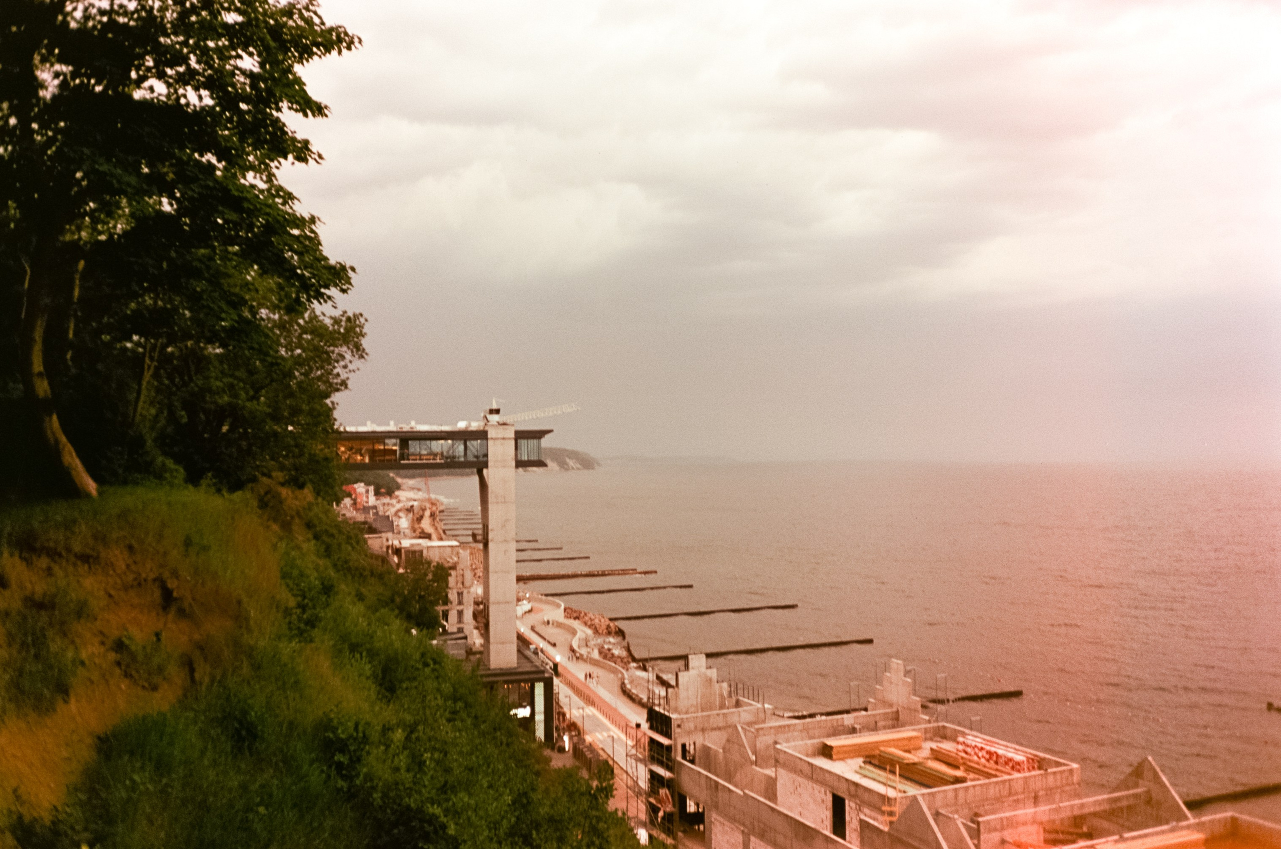 Закат в Калининграде на Aeronega 100 (Kodak Aerocolor IV) / Ricoh MF-1