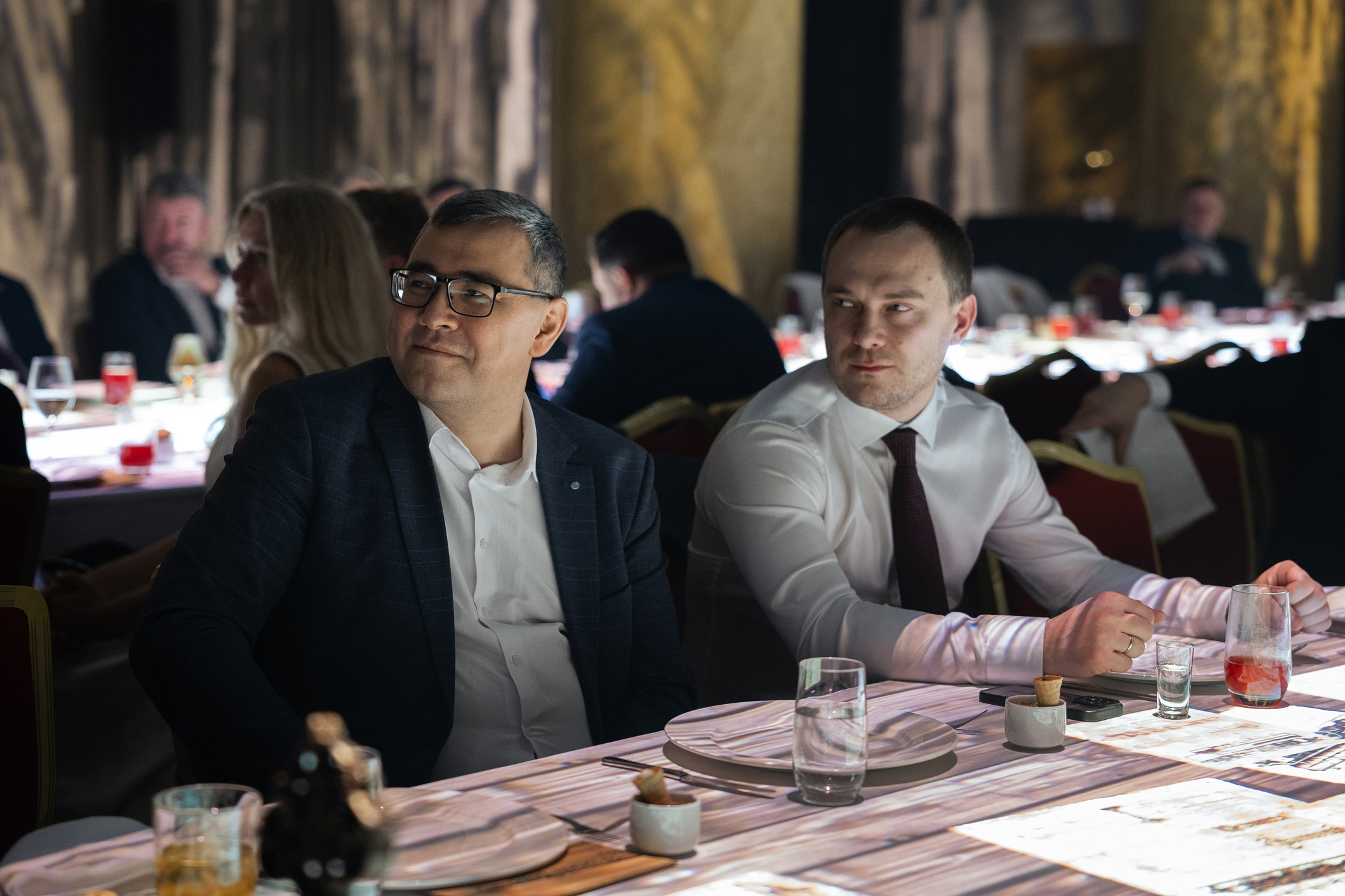  Эмоции гостей на корпоративном празднике, событийный фотограф на проект режиссерского центра «На высоте»