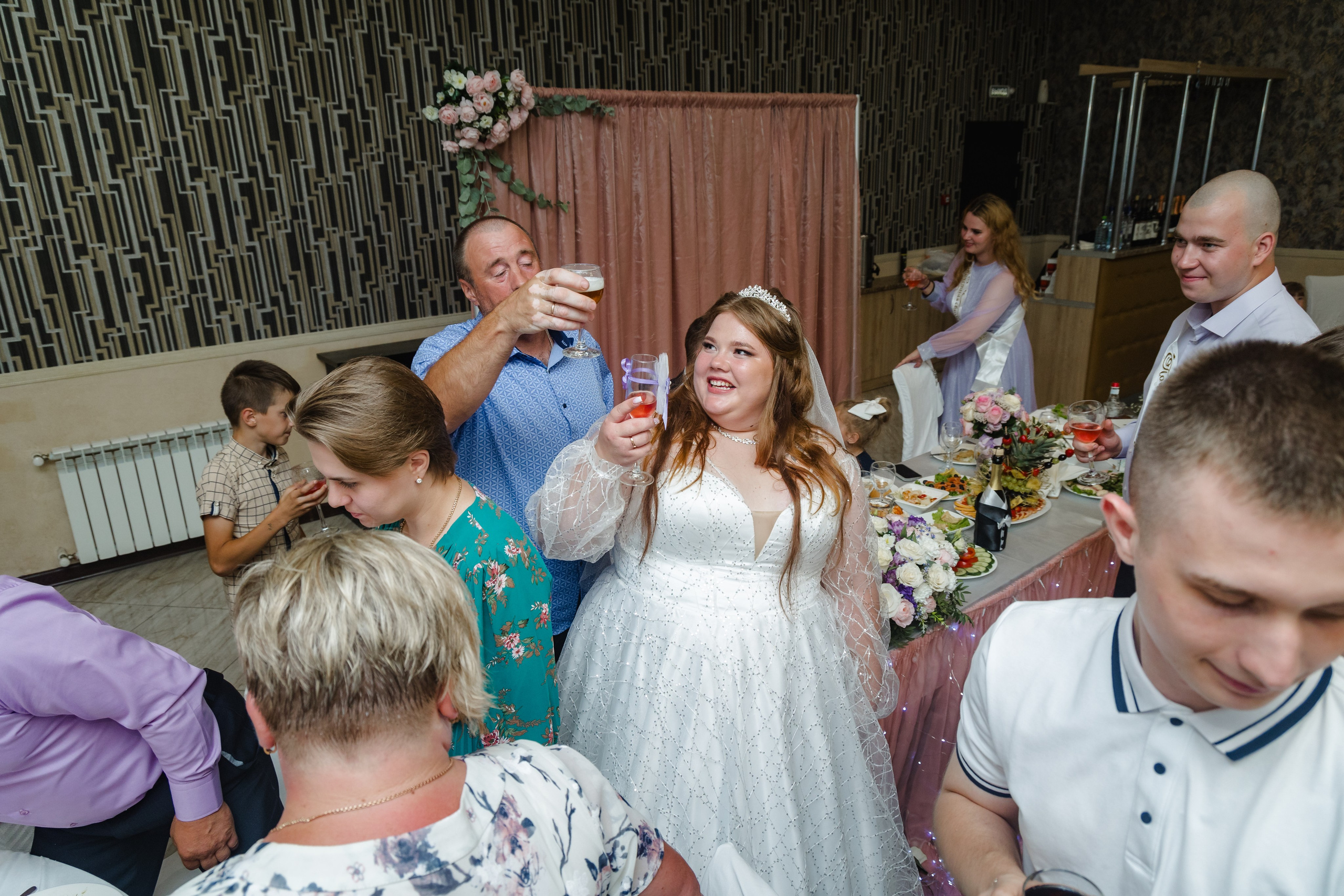 Николай и Диана, свадебный банкет. Свадебный и семейный фотограф в г. Волхов Алексей Кочерыжкин