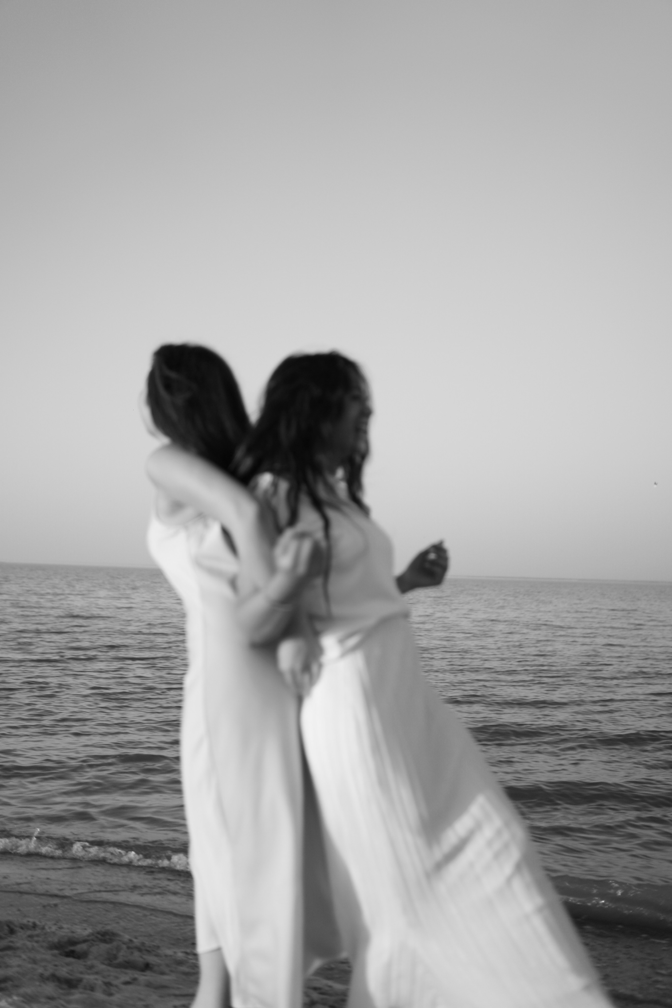 Сестры у моря в Ростове-на-Дону. Фотосессия за городом. Фотограф в Ростове-на-Дону Марина Мальцева