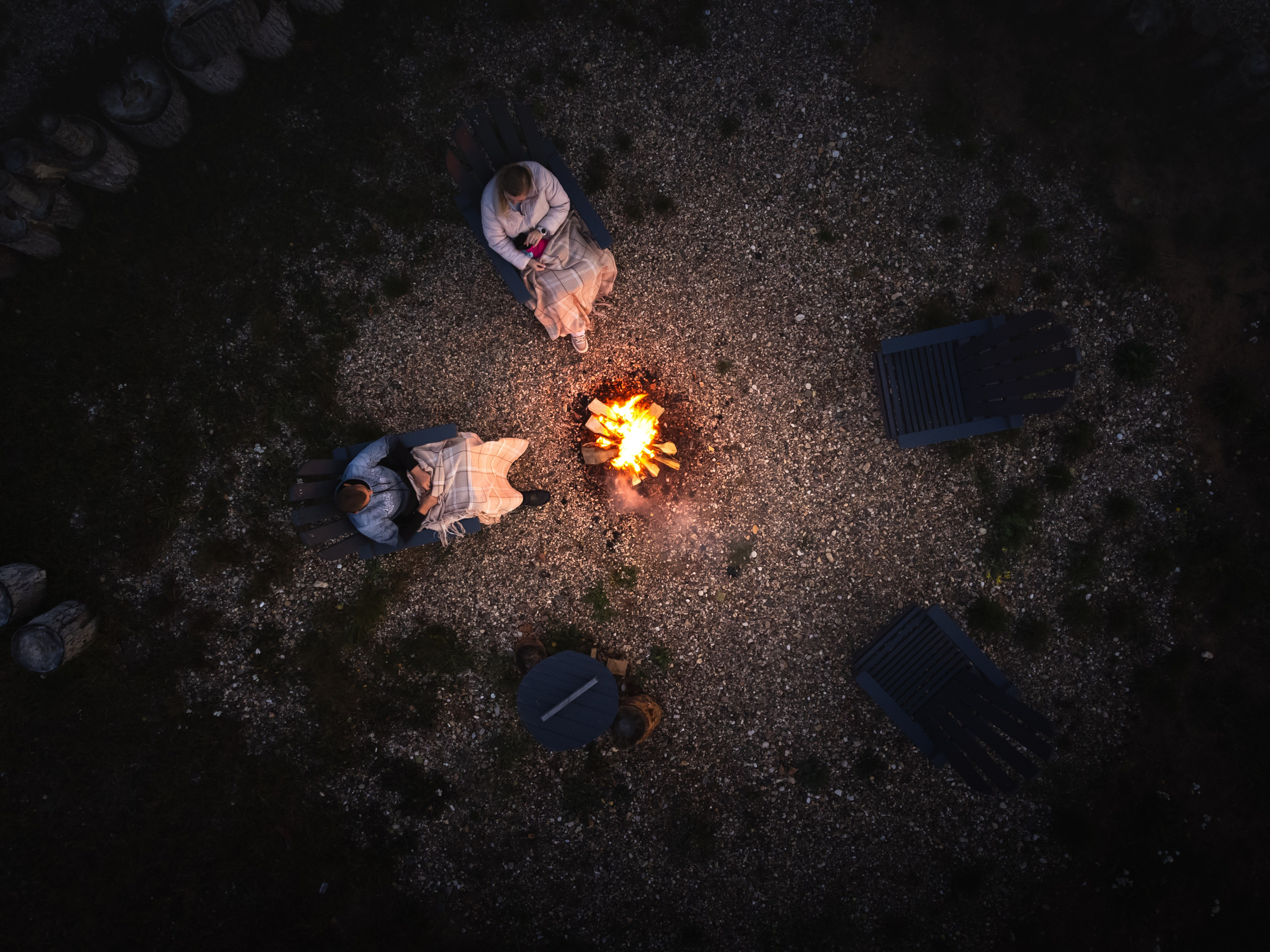 Костровая зона, трава, осень, лес, природа, база отдыха, загородный клуб, "ПОБЕГ ИЗ ГОРОДА", ночь, люди сидят у костра