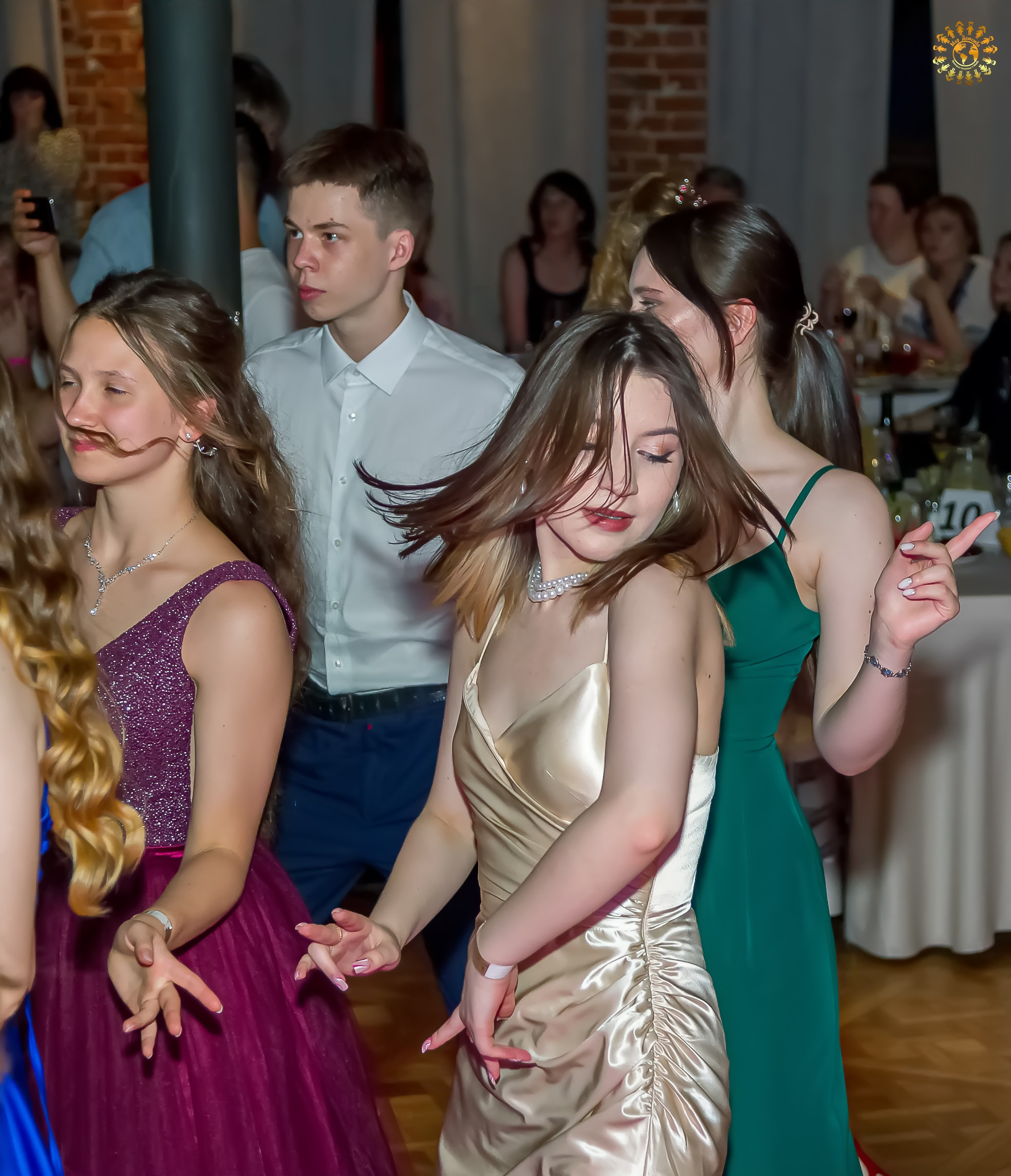 Выпускной 2023 (11-е классы) клуб «Джаггер», Москва. Репортажная съемка в Москве и области. Анималистика