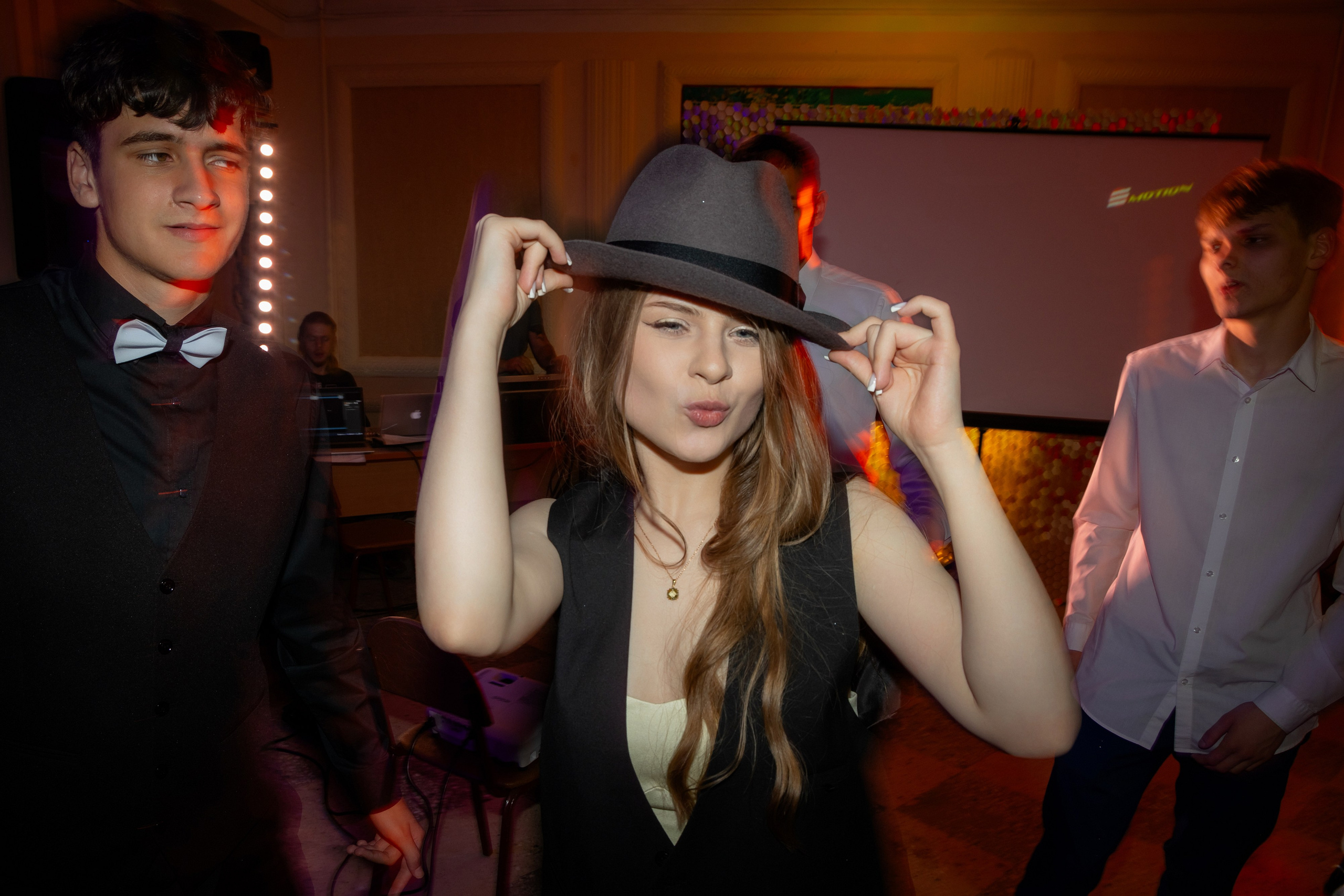 Школьный выпускной 2024 год в Соколе (Минск). Свадебный фотограф в Минске/Беларуси Сергей Спиридонов