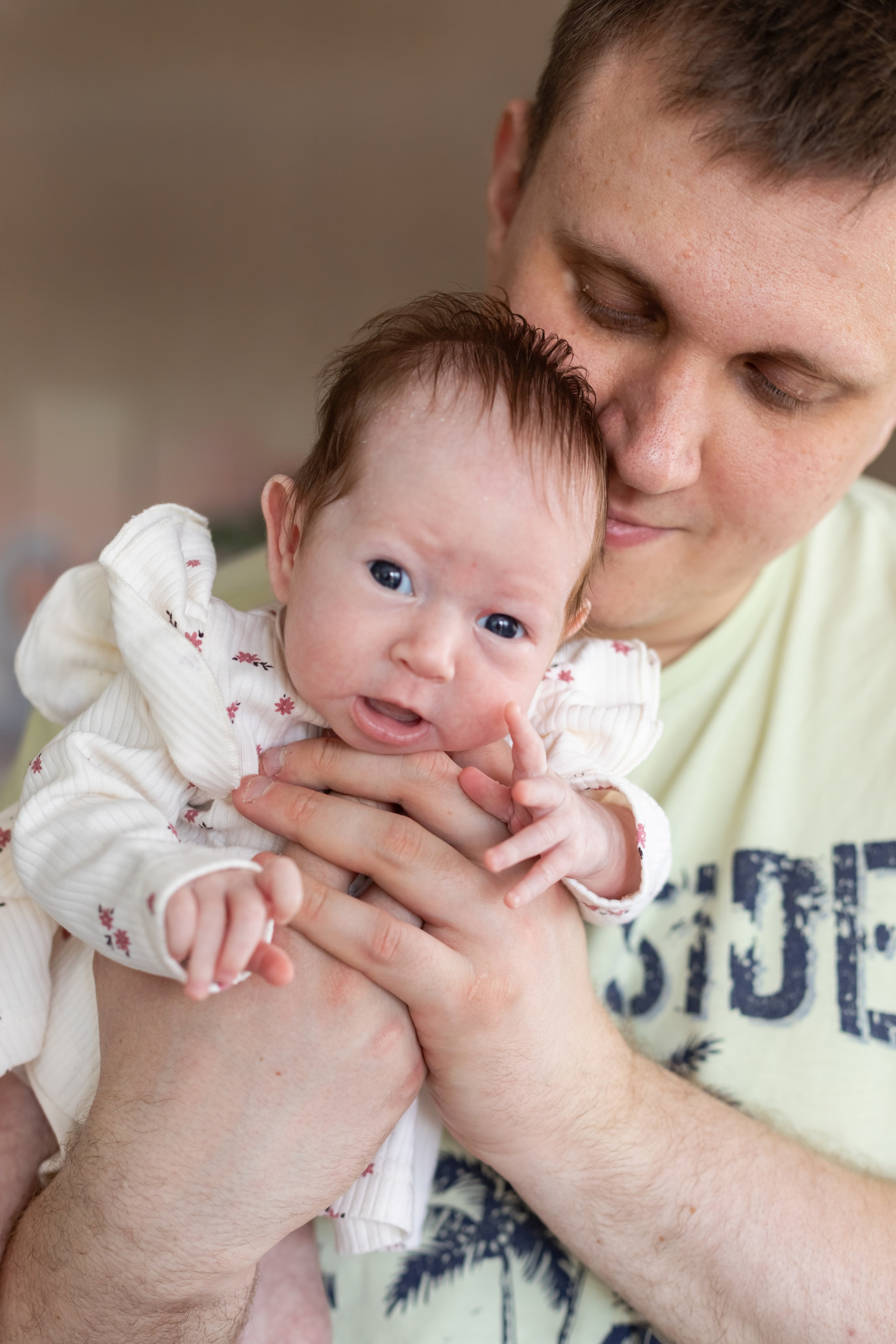 Домашняя съемка новорожденных Москва. Фотосъемка выписки из роддома в Москве, заказать фотографа на выписку ньюборн съемка в роддоме newborn фотограф в Юдино