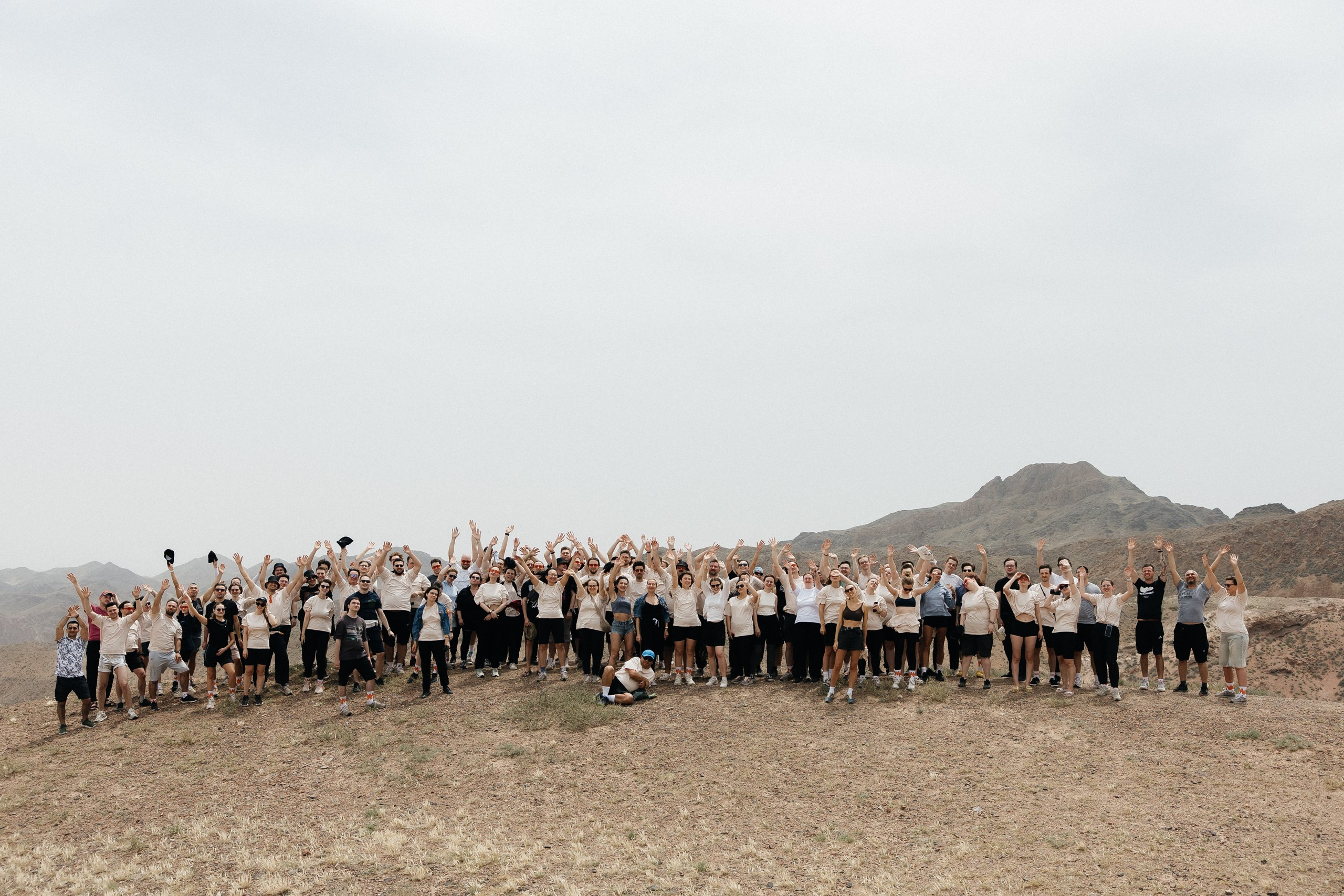 Здравствуйте! Я свадебный фотограф из Ульяновска, работаю в том числе по всей России и с выездом за границу. Снимаю свадьбы, lovestory, корпоративы, светский репортаж. Провожу обучение по фотографии, мастер-классы и воркшопы для других фотографов.